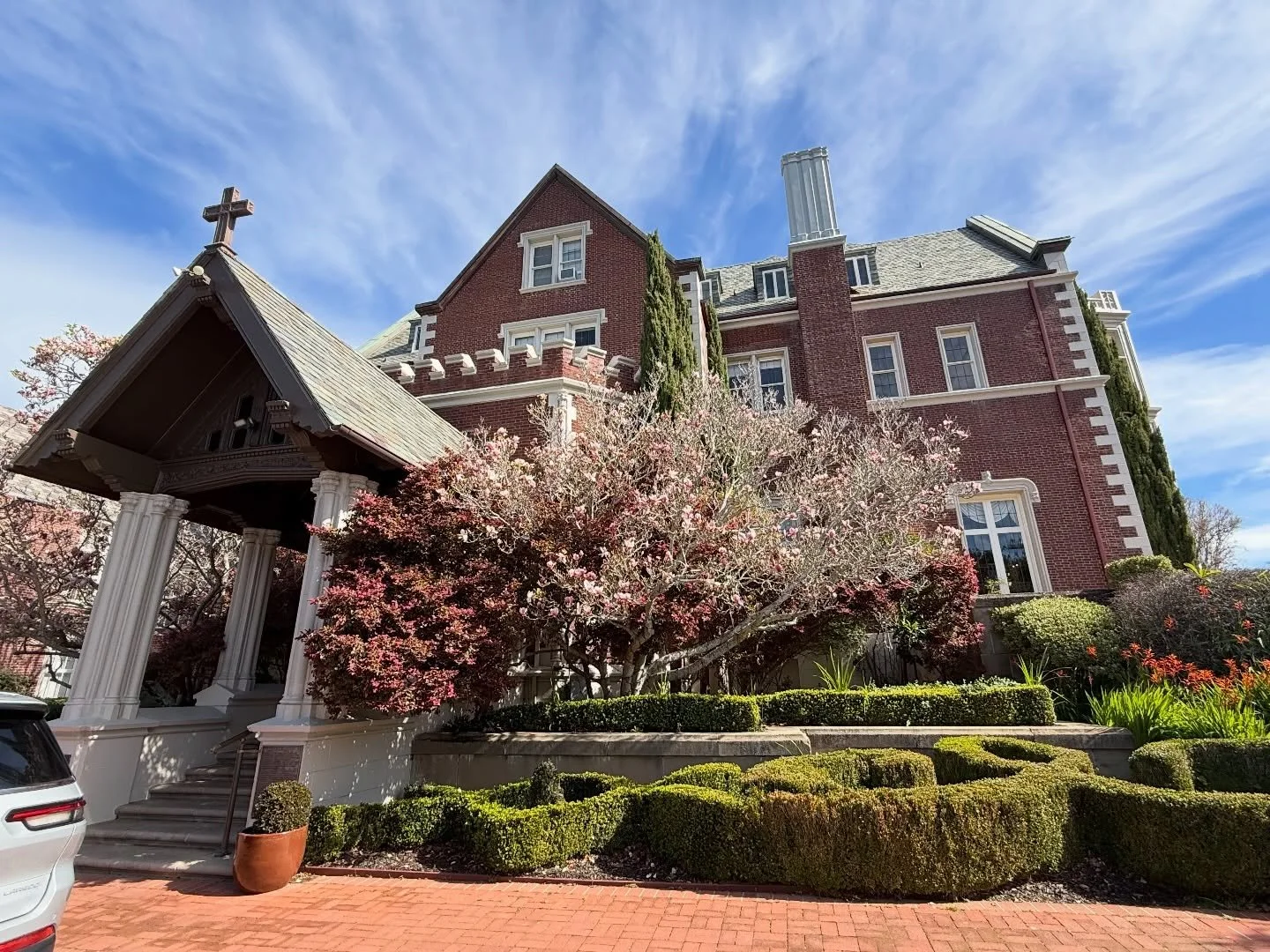 Greetings from sunny San Francisco! We can&rsquo;t wait to give a masterclass and concert @musicatkohl in a few hours! #classicalmusicians #pianotrio #chambermusic