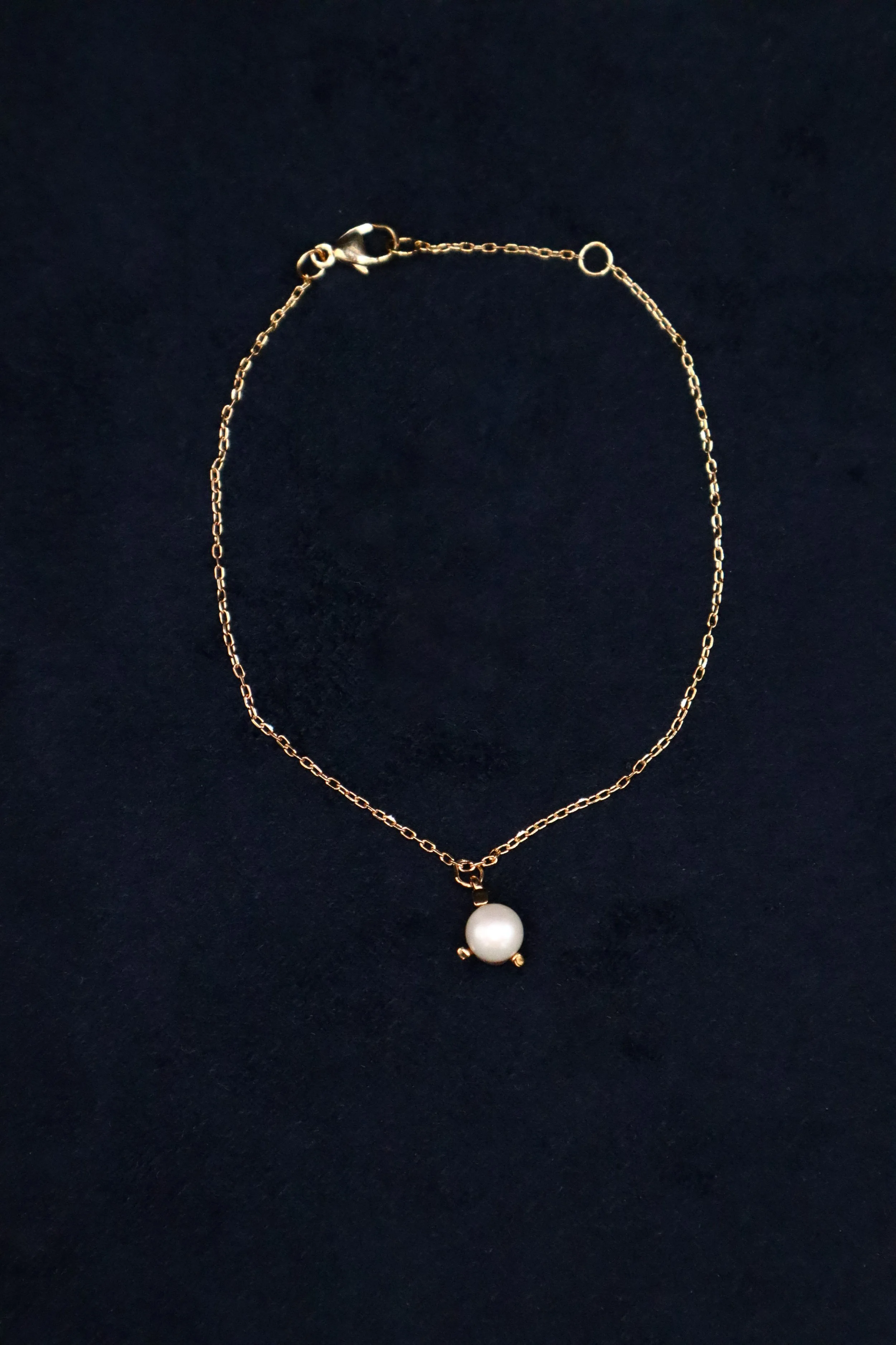 minimalist freshwater pearl gold bracelet