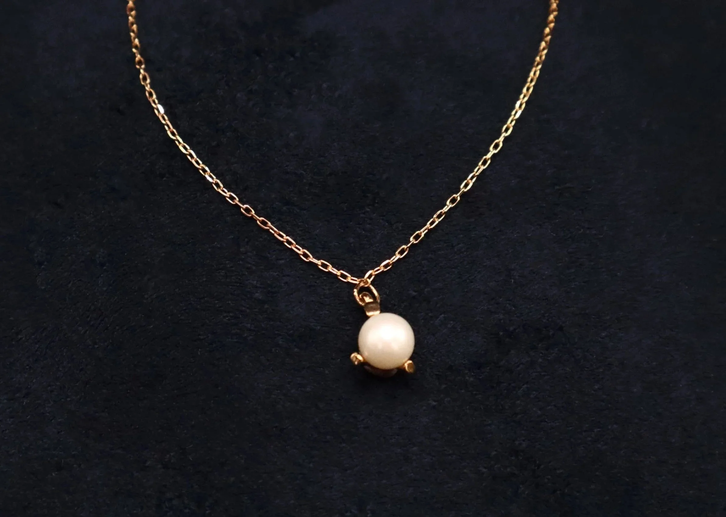 white freshwater pearl gold bracelet