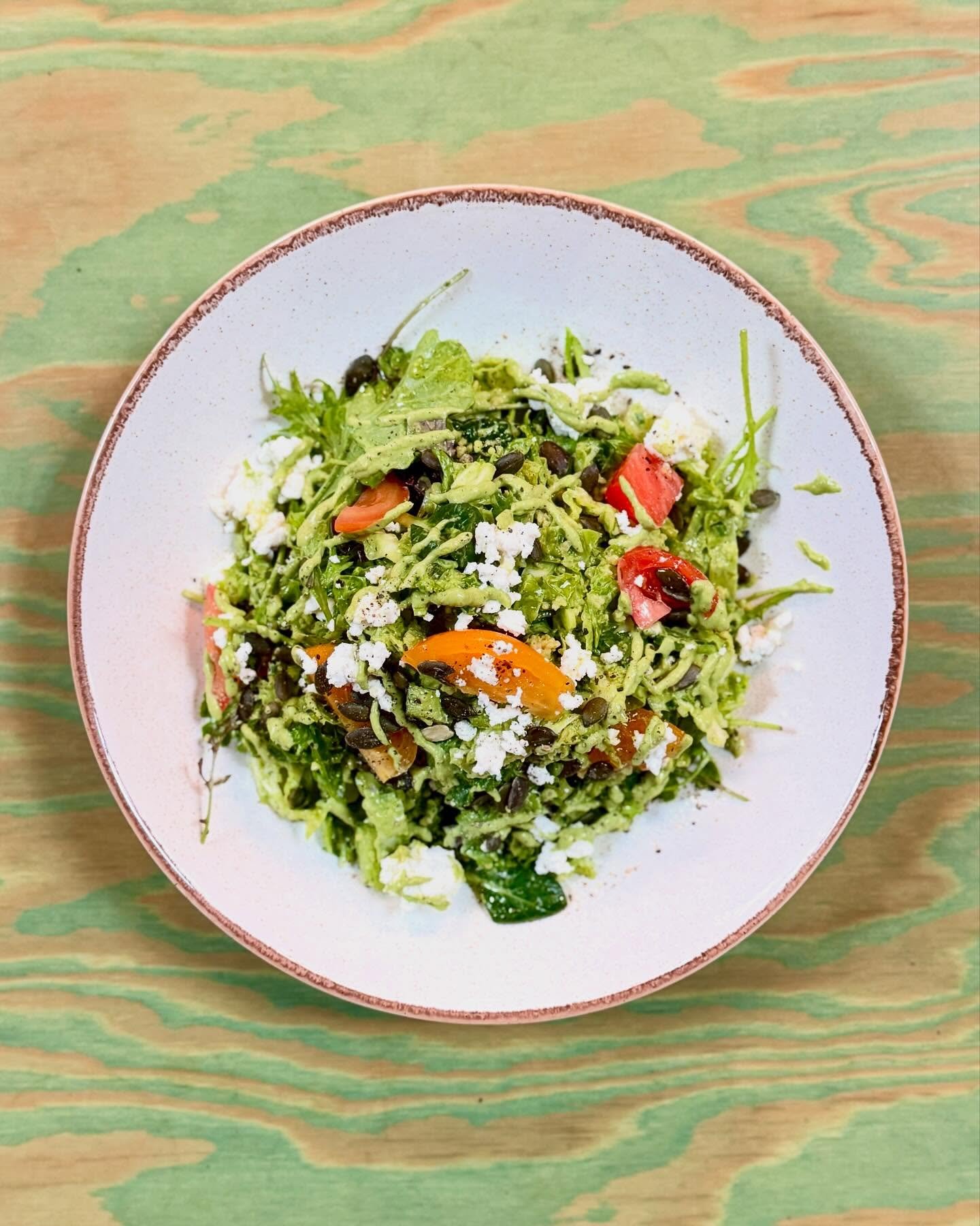 We&rsquo;re staying green at New Street Market this week with the insanely delicious Green Goddess salad, levelled up with blakeney leaves, tomatoes and feta. 
🥗 EAT-IN OR TAKEAWAY 🥗 
#greengoddess #suffolkfoodie #woodbridge #lunchdate