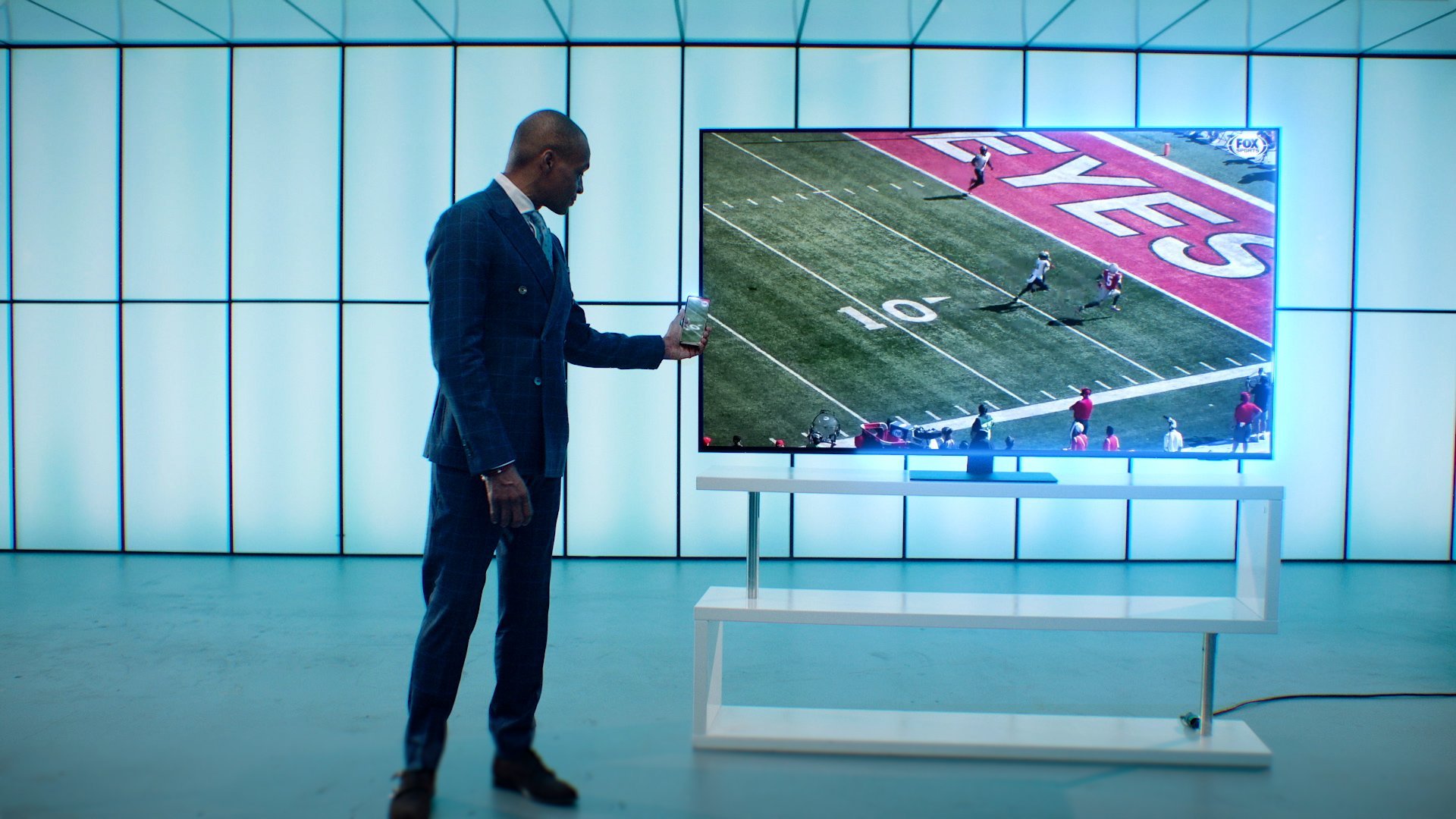 FOX+SPORTS+5G+VIEW_SAMSUNG_30.00_00_23_09.Still038.jpg