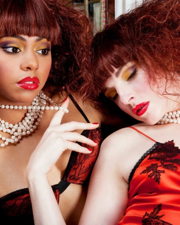 party on with NEW YEAR! ✶
zin in glamour?
maar geen zin om dat zelf te fixen...
welkooom hier bij mij

dit jaar met 🎁 bij elke party make-up: heerlijke bio lippenbalsem van het geweldige @cime.skincare 

boek je afspraak via ✨ kobie.be ✨

#partymake