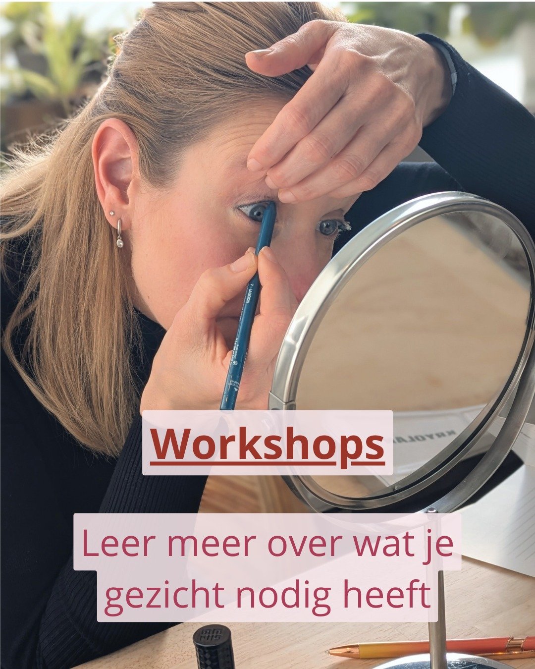 Do it yourself. Tijdens een workshop leer je je eigen gezicht nog beter kennen. Of weer her-kennen, als de behoefte aan self-care zich laat voelen. 

(&bull;‿&bull;) Kom alleen of samen (duo / groep). 

Bel of mail mij voor afspraak.

#makeup #worksh