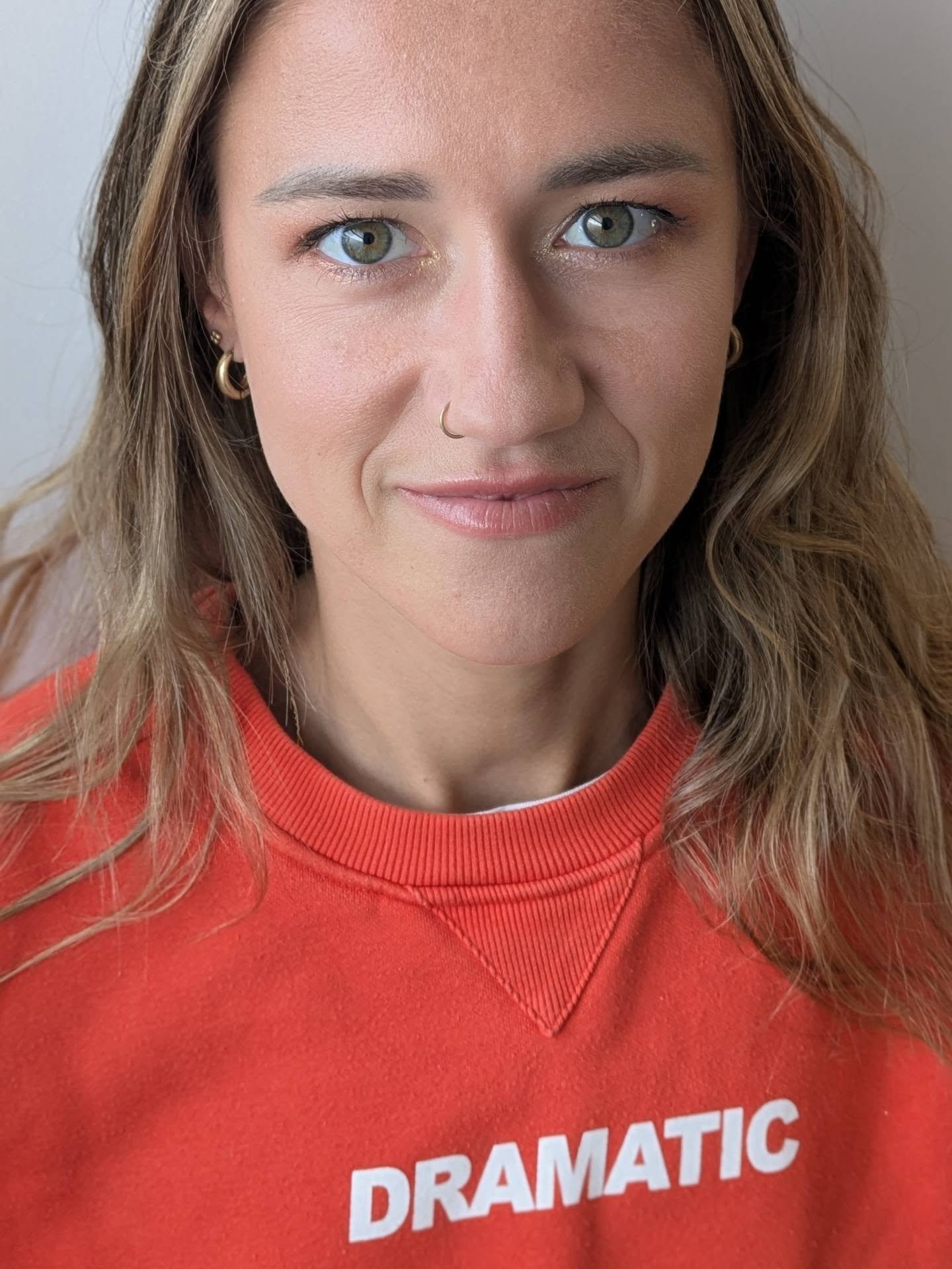 Natural peachy glowy skin make-up 
... en dat is mijn nichtje 🧡 #beautiful #insideandout 

@makeupforever 
HD Skin Concealer 1.55
HD Skin foundation 2Y20
HD Compact powder 
Star Lit powder ✨ bronze + nacr&eacute; 
Diamond powder ✨ gold
Artist Sculpt