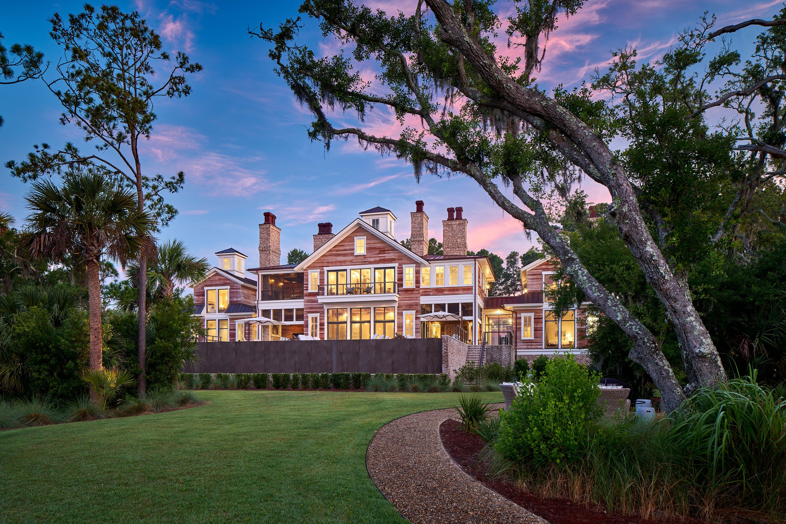 MT / №009        River Home