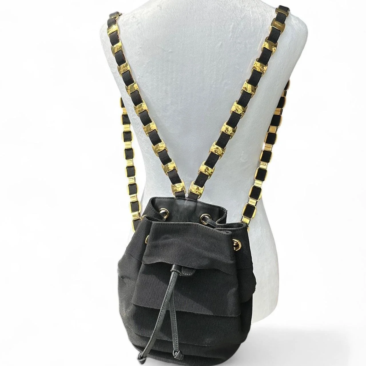 Salvatore Ferragamo Vara Ribbon Backpack Leather Black Gold Auth 172240 Salvatore Ferragamo Vara Ribbon Handbag Shoulder Bag Black  main image 2