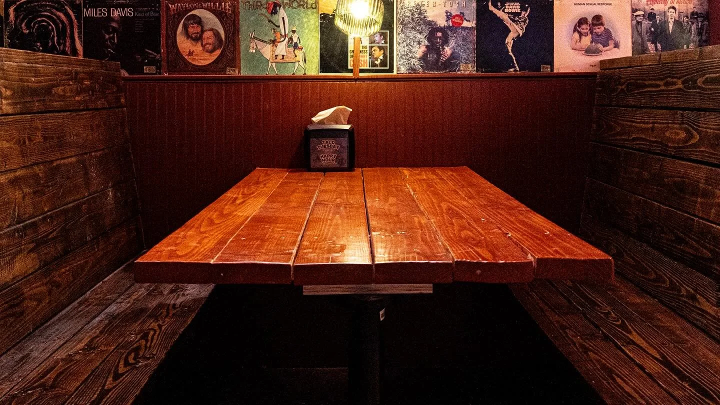 These booths were made for talking, and that&rsquo;s just what you&rsquo;ll do&hellip; How I Met Your Mother, Swingers, Family Guy&hellip; the list goes on of classic scenes in their go to neighborhood bar booth! Put down that phone, grab your homies