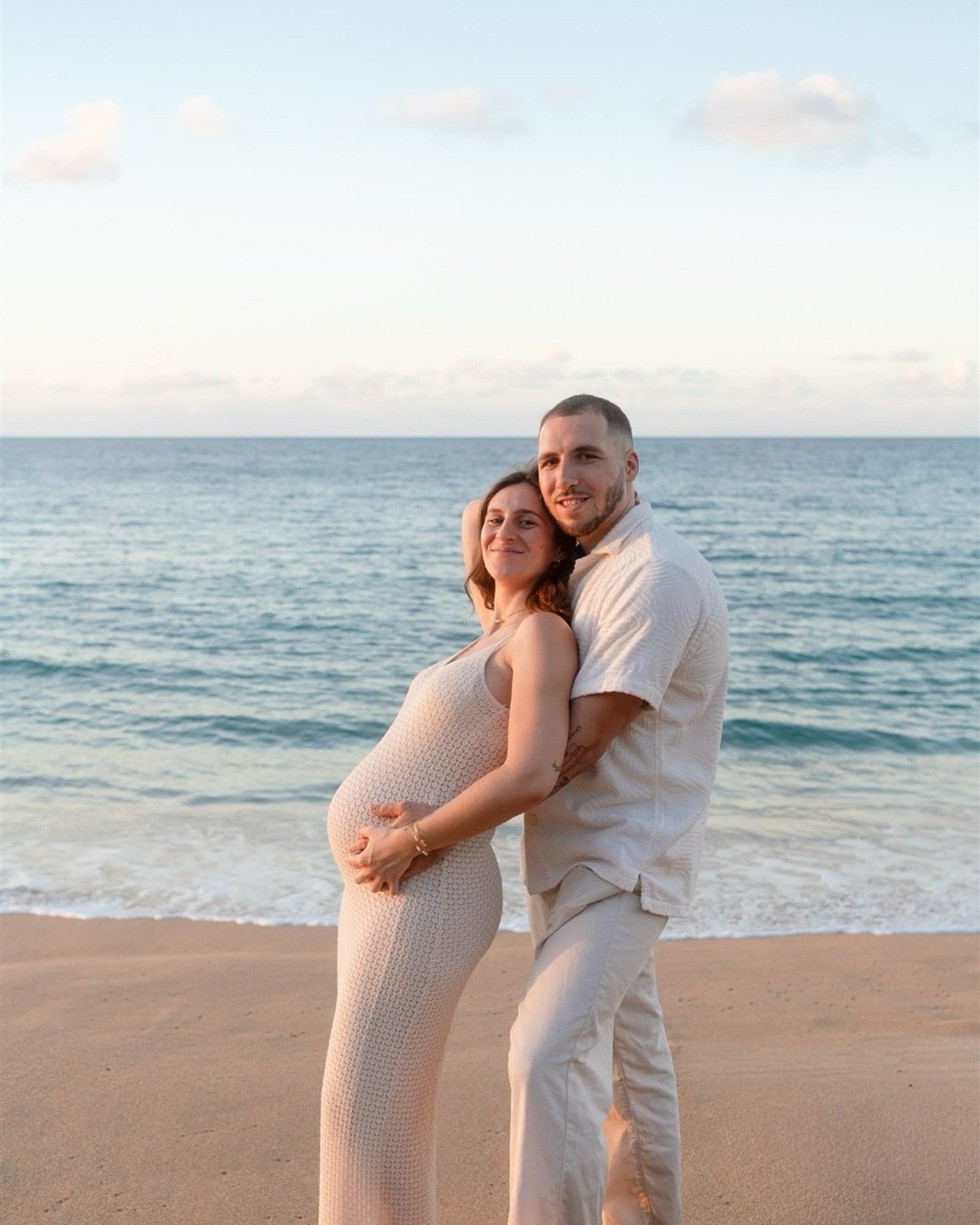 Un beau moment &agrave; deux pour Rizlen et Paul, sur leur plage pr&eacute;f&eacute;r&eacute;e, avant l&rsquo;arriv&eacute;e de leur premier baby 🌞

💌 Infos &amp; r&eacute;servations
instant.sur.une.ile@gmail.com
+33 6.47.60.41.56

Photographe - Gu