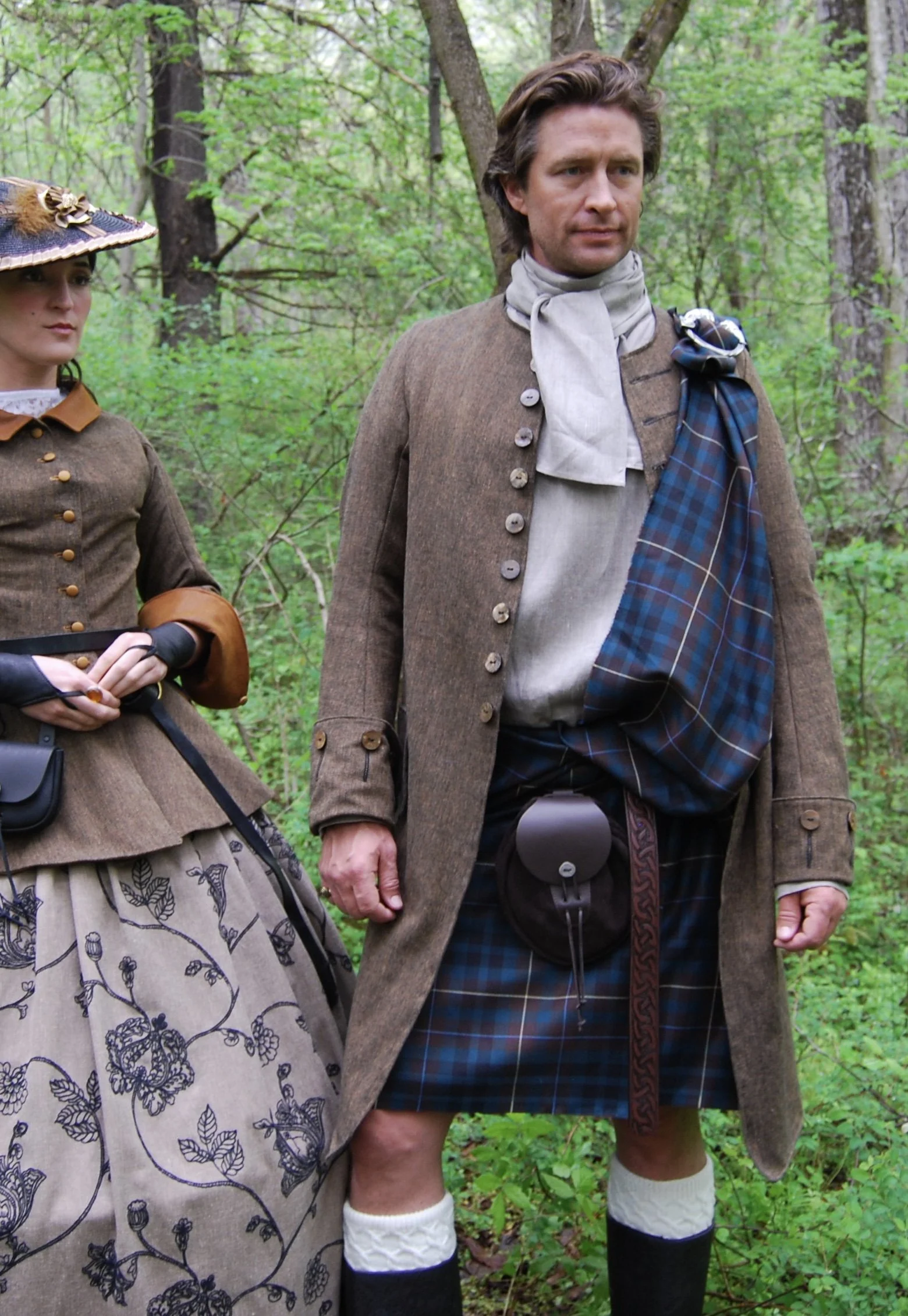 highland coat, great or braeburn kilt, braeburn vest, cravat.JPG