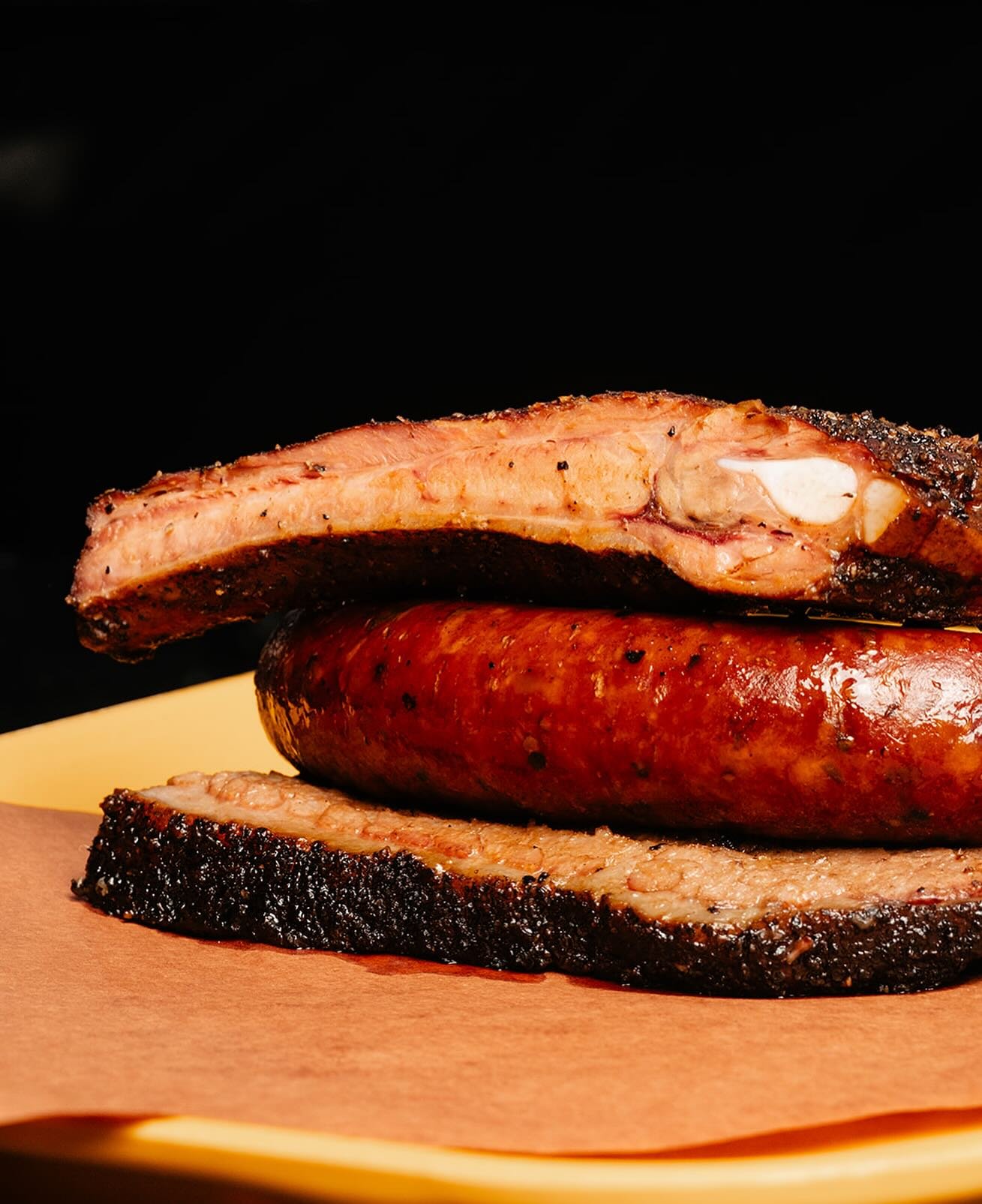 We’re very excited to be popping up at the Beer Palace, @variantbrewingcompany this Sunday, 5/25 STARTING AT NOON! 🍻
We’ll be running the Texas BBQ trinity of beef brisket (USDA PRIME), pork spare ribs, and house sausage. Along with sev