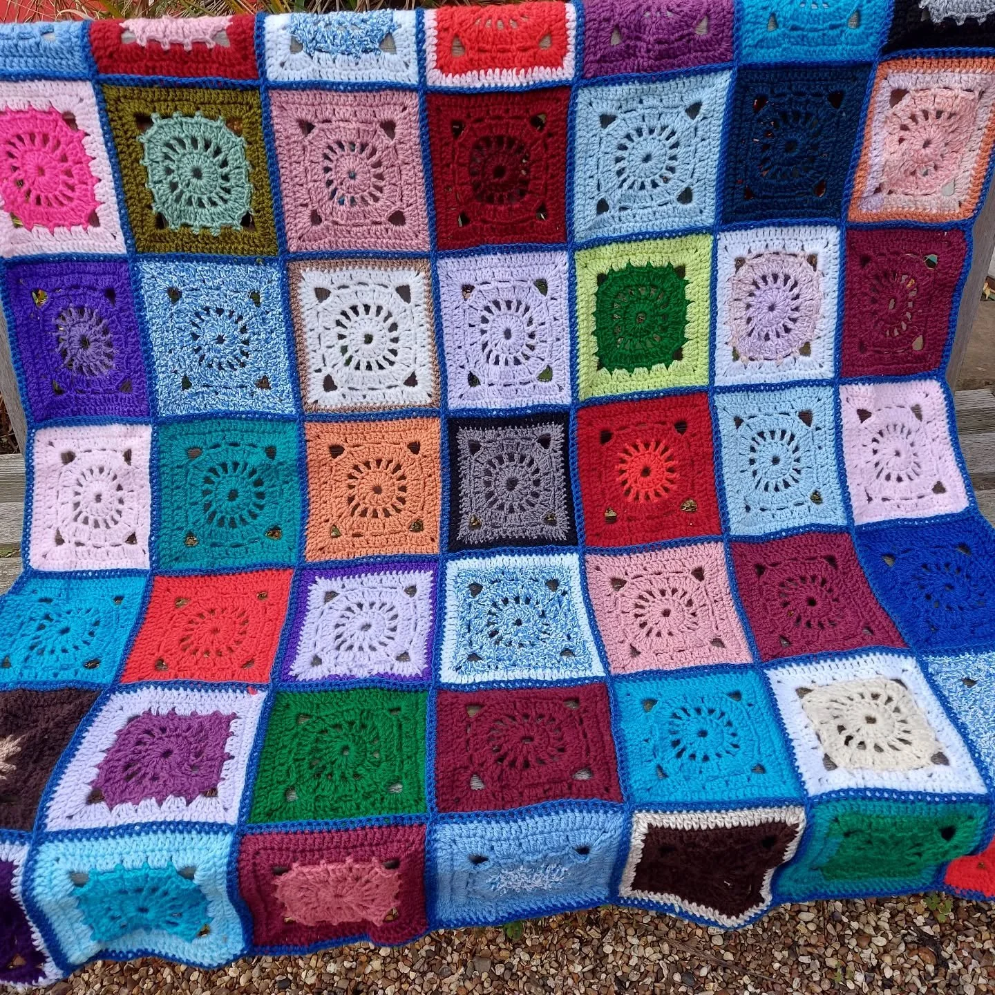 Warboys Friendship Club has sent us this fantastic blanket. You know how much we enjoy seeing the enormous variety it is possible to achieve with crocheted squares. We love this design and the joyful colours.

Thank you Warboys Club for sharing your 
