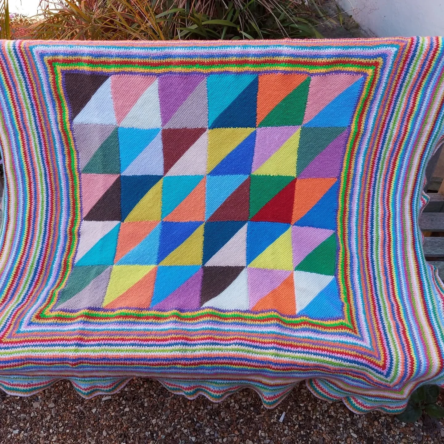 This geometric inspired blanket had us all feeling jolly at KFP HQ. It was sent to us by Anne in South Shields. What a very clever combination of knitting and crochet. It reminded me of when my sister had to learn semaphore in the Brownies 🤣....in t