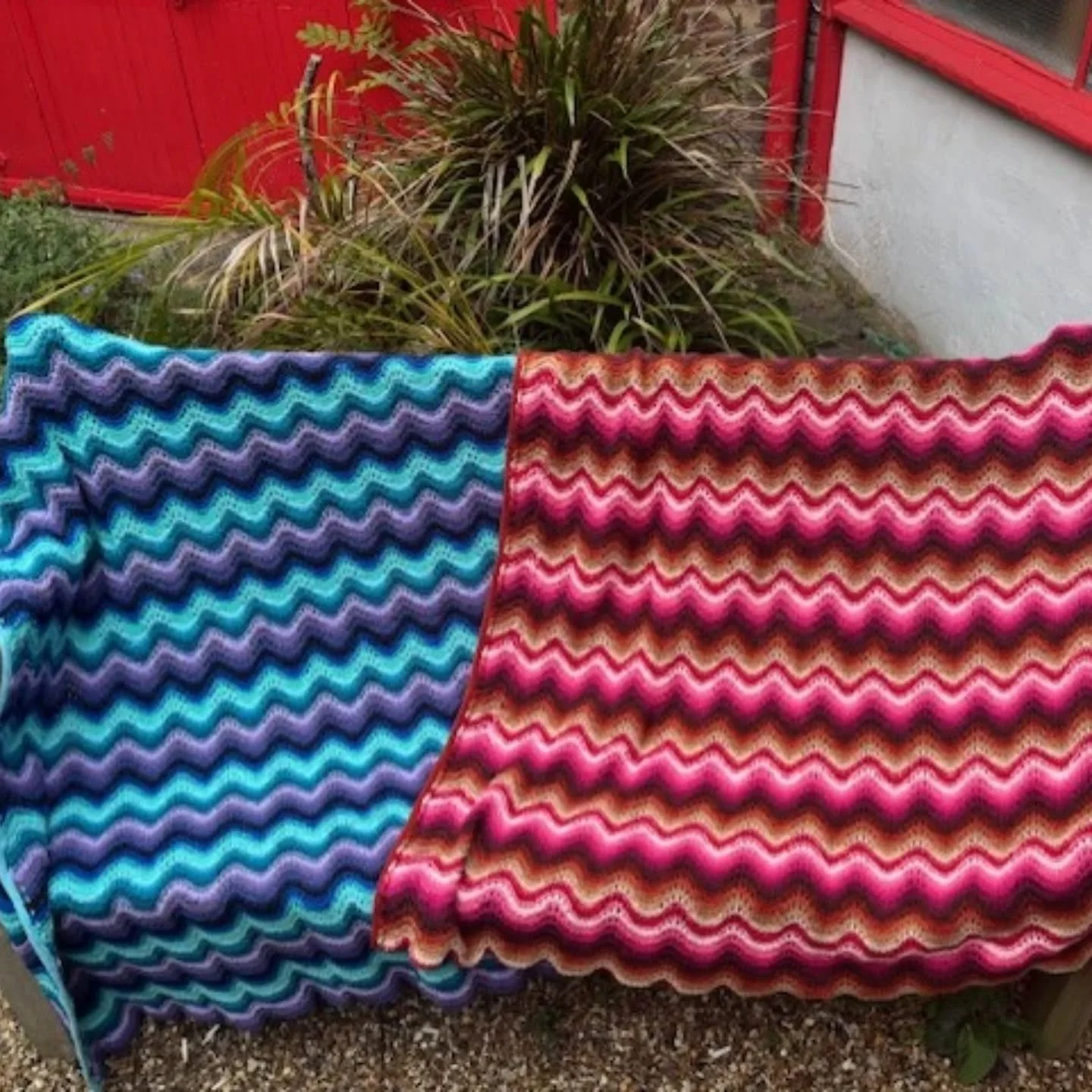 We do love a wavy patterned blanket here at KFP HQ and these are especially brilliant examples.  I'm sorry I don't know who made them, but we salute your skill and generosity......and all that counting. Thank you!

This is our Knit of the Day!

#knit