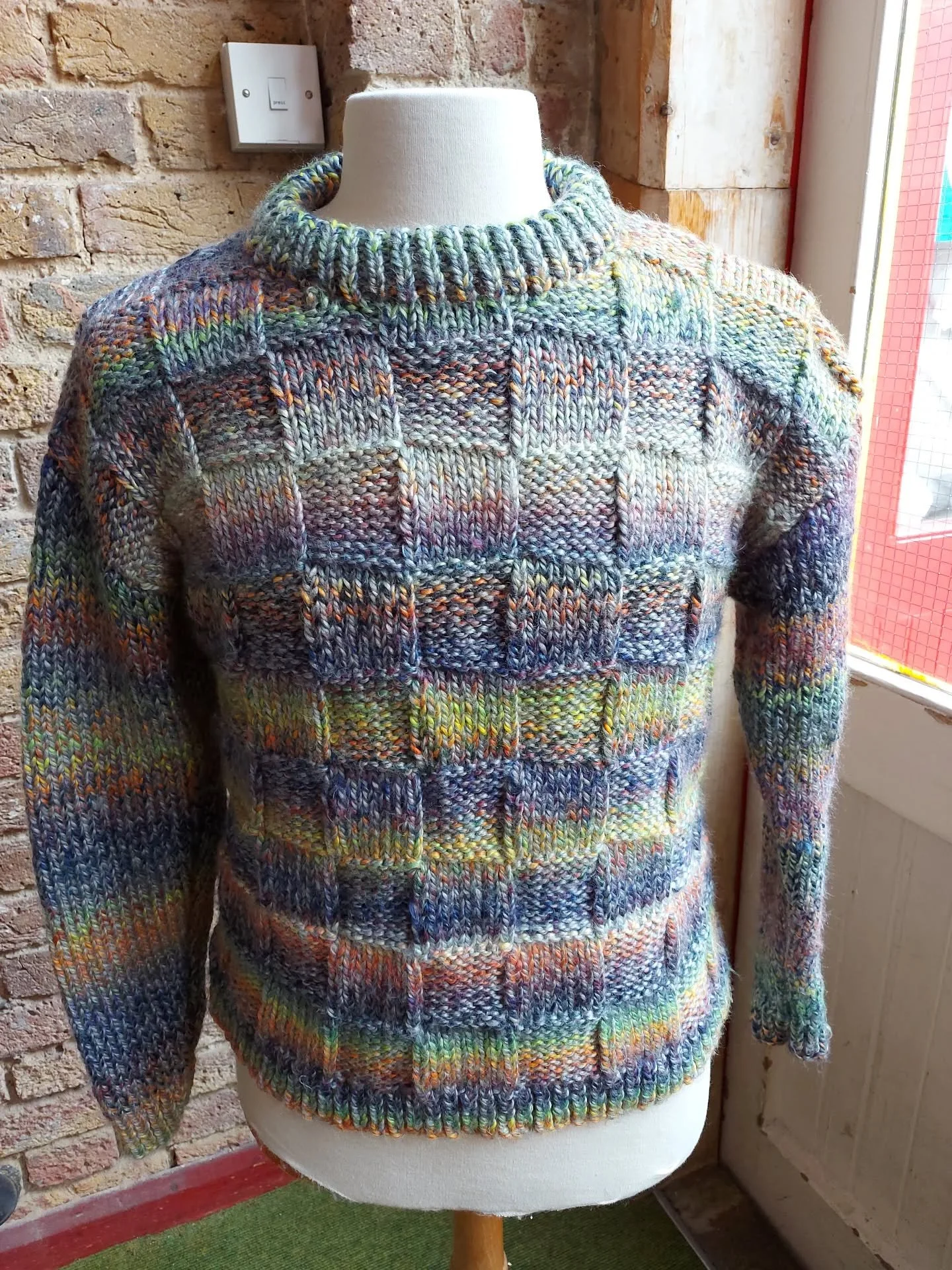 Diana in Scotland has sent us this splendid jumper.  We love the texture and the clever use of colour change yarn. It's a very useful size and the neutral colours make it very versatile. 

Thank you, Diana. This is our Knit of the Day!

#knitoftheday