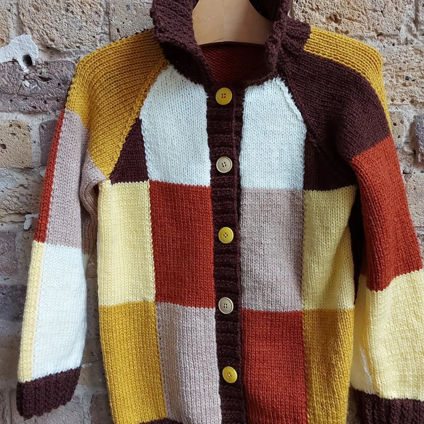 Kathleen in Forfar is right on trend with these colour block children's sweaters.  Big and bold and certain to be admired whoever wears them. They are a great cosy addition to someone's wardrobe. 

Thank you, Kathleen!  These are our Knit of the Day!