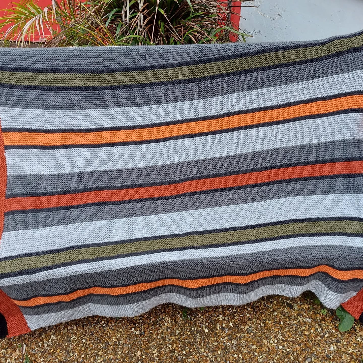 Susanne in Wells has sent us this dramatic blanket. We love the bold colour choice and the style decision to add borders. It will be very cosy and warm. 

Thank you, Susanne. This is our Knit of the Day!

#knitoftheday #handmade #handknit #knitting #