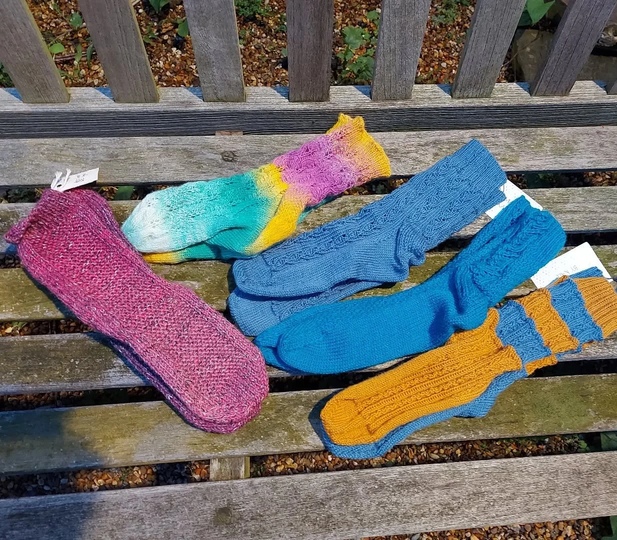 Kathryn in Oxford sent us a box of yarny delights, and we especially like this collection of cosy looking socks. We can never have too many pairs of socks!

Thank you, Kathryn. These are our Knit of the Day!

#knitoftheday #handmade #handknit #knitte