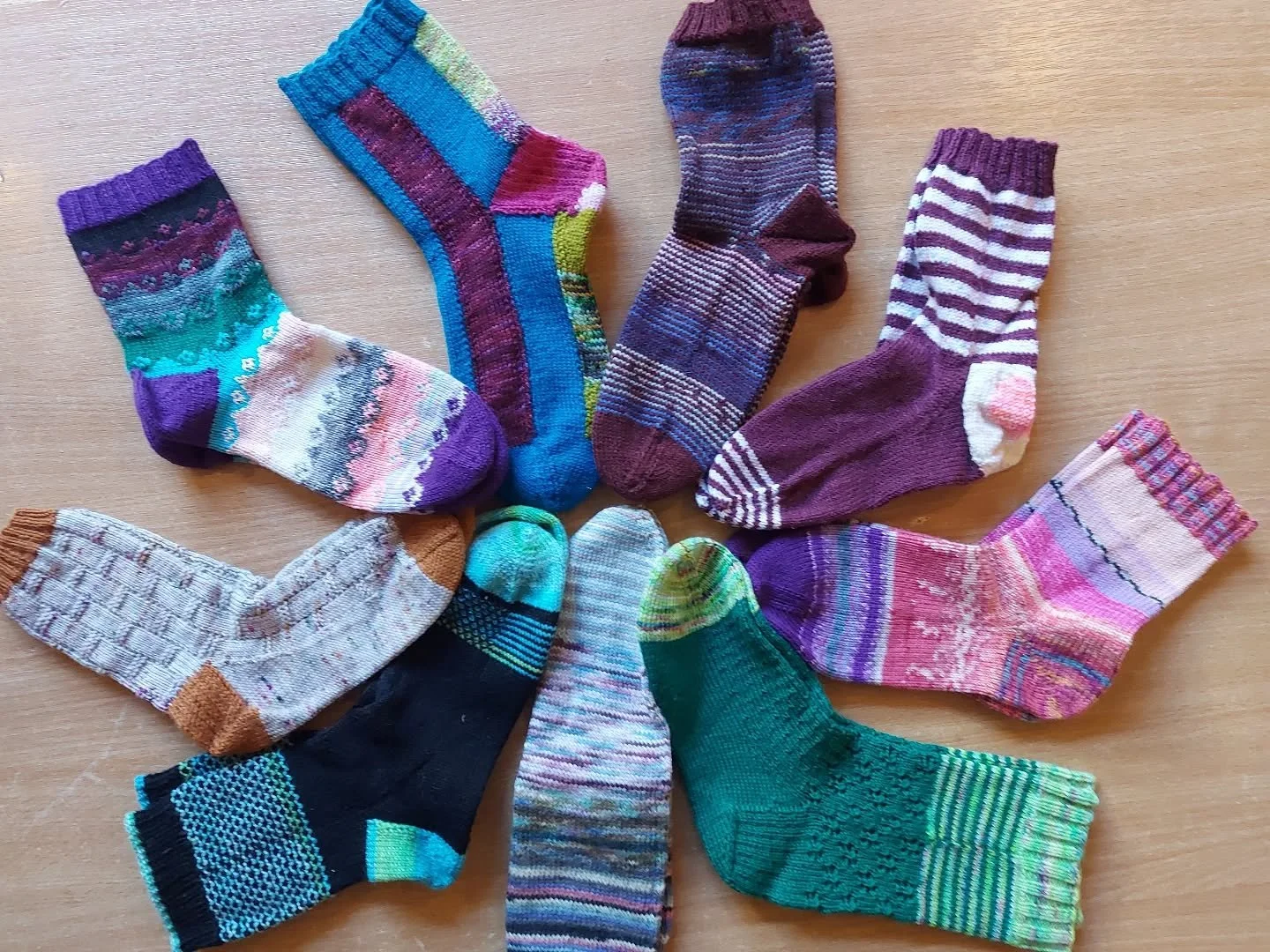 Ange in Penarth has sent us this lovely selection of socks.  Socks of all sizes are always in demand. 

The volunteers at KFP HQ were just discussing that some people enjoy making socks and turn to them almost ss a palate cleanser between larger proj