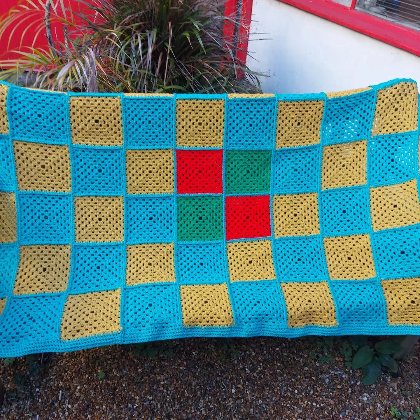 We love this blanket sent to us anonymously. The pops of green and red really make the design stand out. Yet another wonderful example of the huge variety possible with the granny square. 

Thank you, Crafters. This is our Crochet of the Day!

#croch