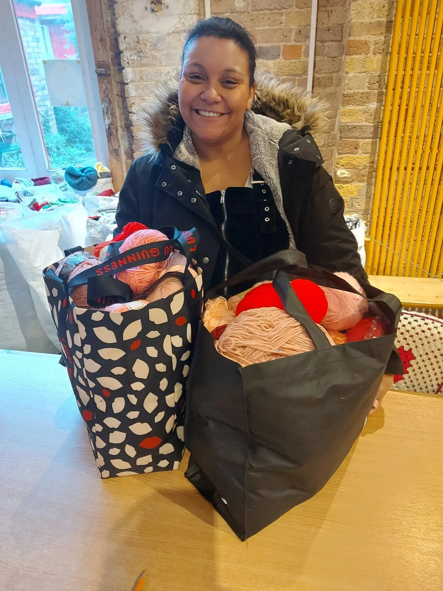 We were delighted to welcome Kim from Northwick Park hospital organ donation team @odteam_london to the office today.  She had come for supplies of yarn for her team of keen knitters who make knitted and crocheted organs for use both as keepsakes for