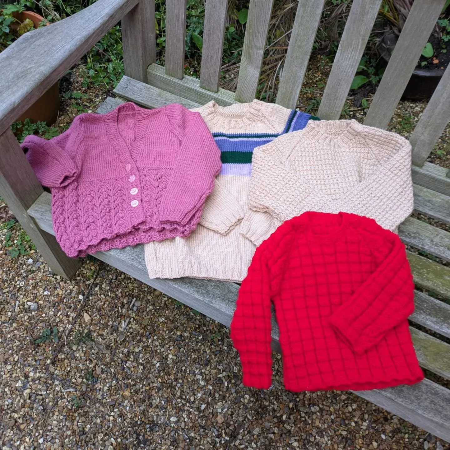 Lynette in Milton Keynes sent us a cornucopia of lovely things, including these delightful children's jumpers and cardigans. Colour and stitch detail are always excite us!

Thank you, Lynette. These are our Knit of the Day!

#knitoftheday #handknitti