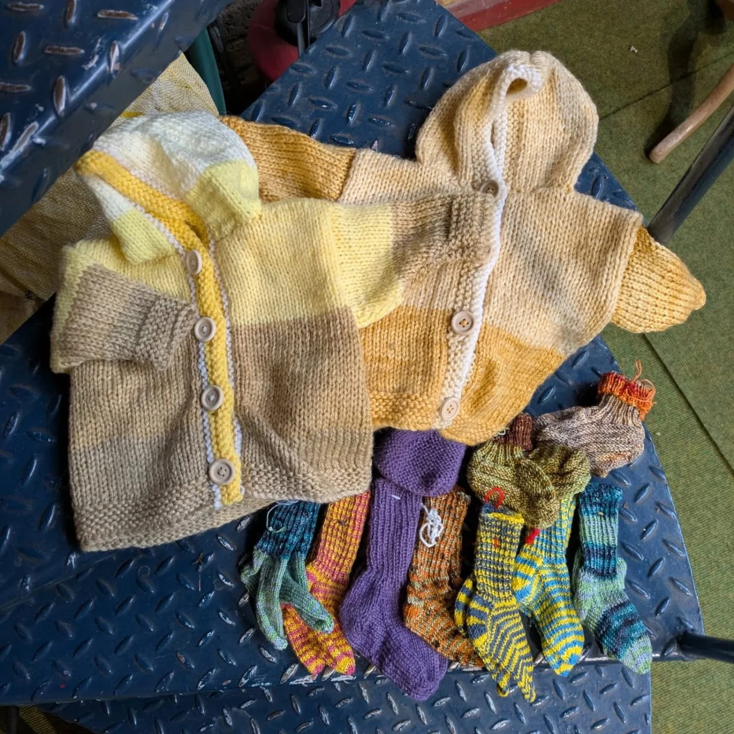 Hazel used to be a regular volunteer at KFP HQ before she moved to North Wales, but we keep in close touch. Hazel is one of those crafters who loves to use up little bits and pieces of yarn to make useful and colourful things, and we save special lit