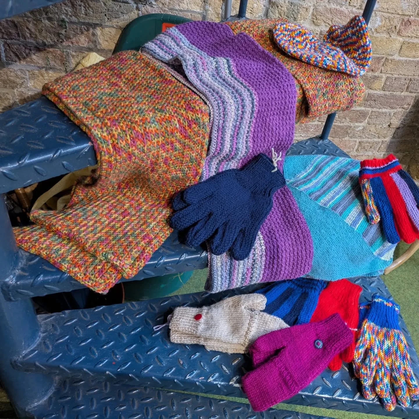Regular donor Margaret in Walton on Thames has sent us this fantastic  collection of gloves and scarves.  We love the colour combinations, and gloves in all sizes are always in demand. 

Thank you, Margaret. These are our Knit of the Day!

#knitofthe