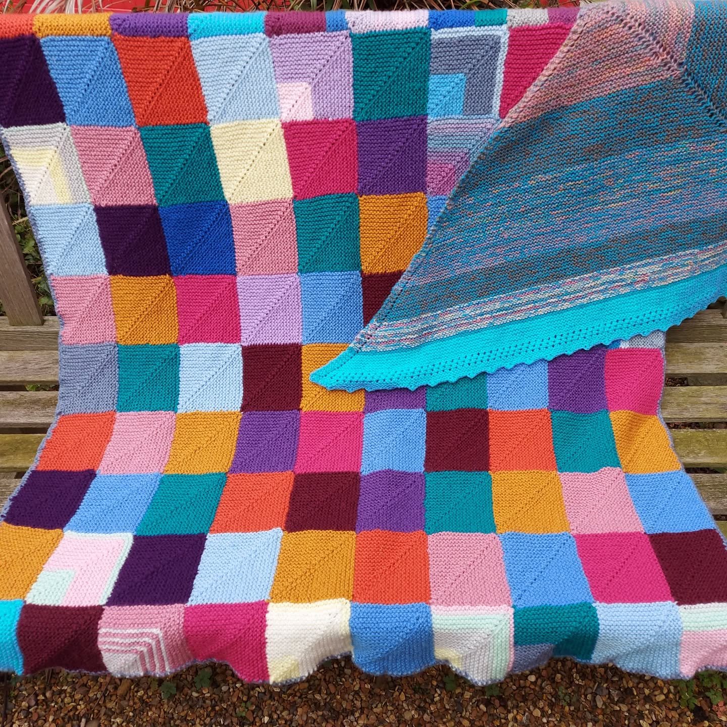 Anon y Mouse has sent us these lovely knitted pieces.  We do love a mitred square blanket.  These colour combinations are very pleasing, too.  This could be a perfect stashbuster project, perhaps. 

Thank you, Knitters and Crocheters. These are our K