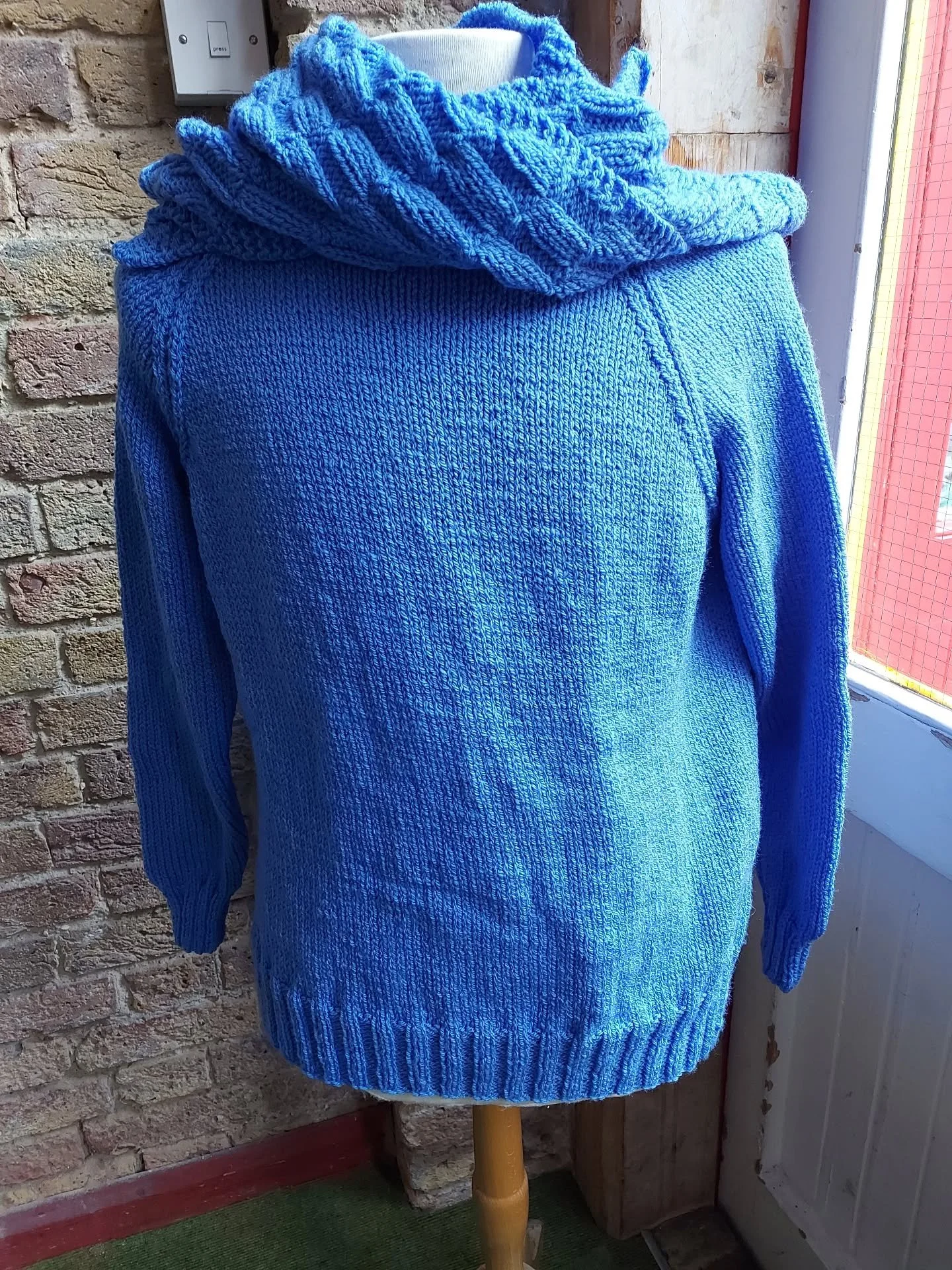 Pamela in Poole has sent us this great jumper and scarf combination. Adult sized jumpers are always in demand, and this is a really good size and colour. 

Thank you, Pamela. This is our Knit of the Day!

#knitoftheday #handknitting #handmadejumper #