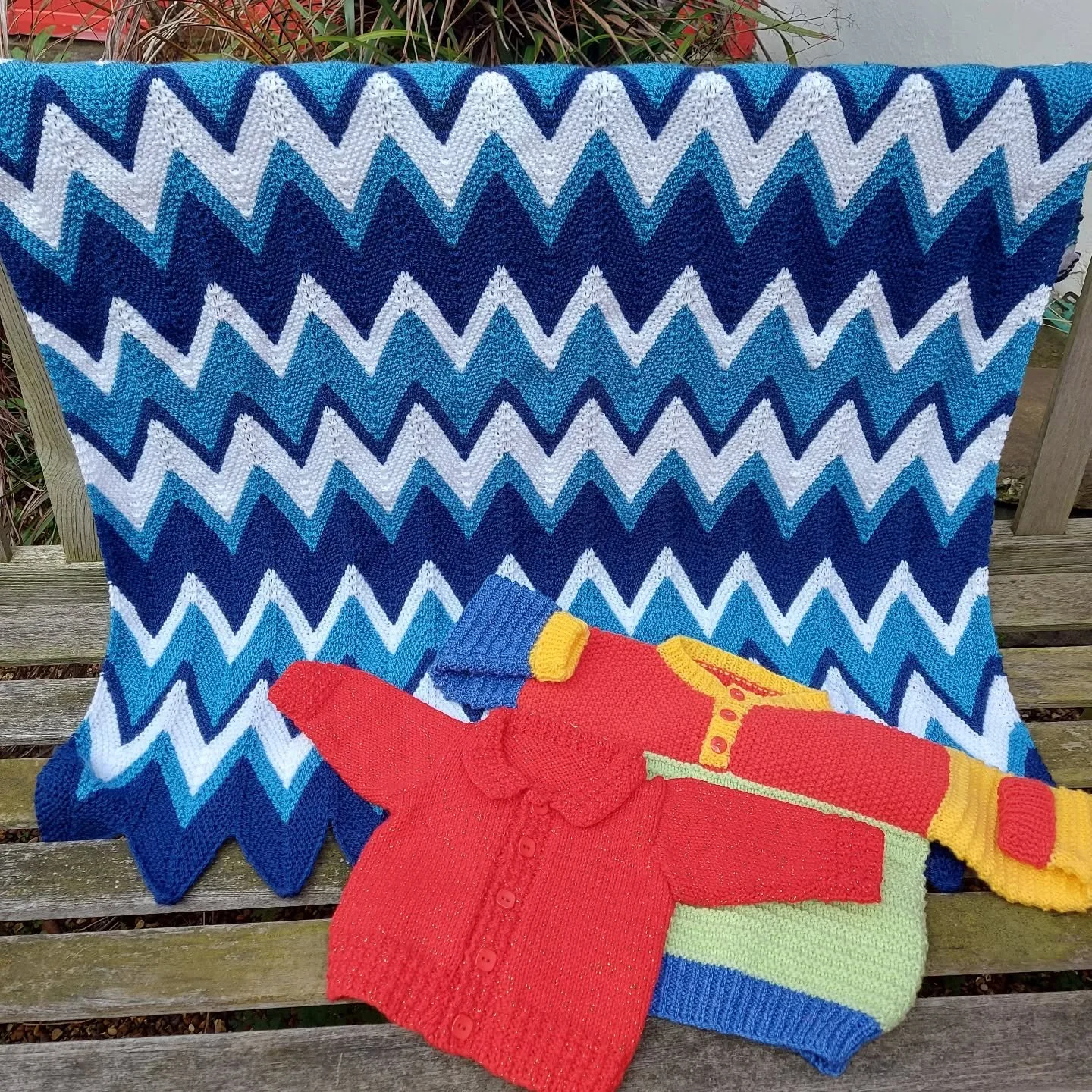 We do love a dramatic zigzag in bold colours!  These have been sent to us anonymously. 

Thank you, Knitters and Crocheters!  These are our Knit of the Day. 

#knitoftheday #handknitting #knittingforothers #charity #yarnlover