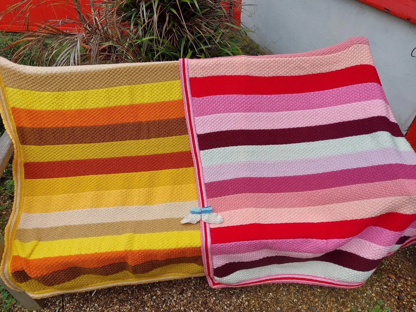 Cheryl in Peterborough is a very frequent donor and always sends us beautiful things to brighten everyone's day, and to spread some warmth to someone who needs it. 

Thank you, Cheryl, for all your support. These are our Knit of the Day!

#knitofthed