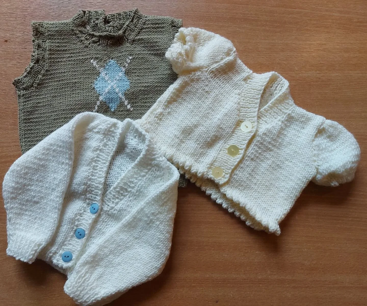 Sarah in Harrogate has sent us these cute little jumpers and cardigans. We like the short puff sleeves, and the colour details on the sleeveless top.

Thank you, Sarah. These are our Knit of the Day!

#knitoftheday #handknitting #knittingforothers #c