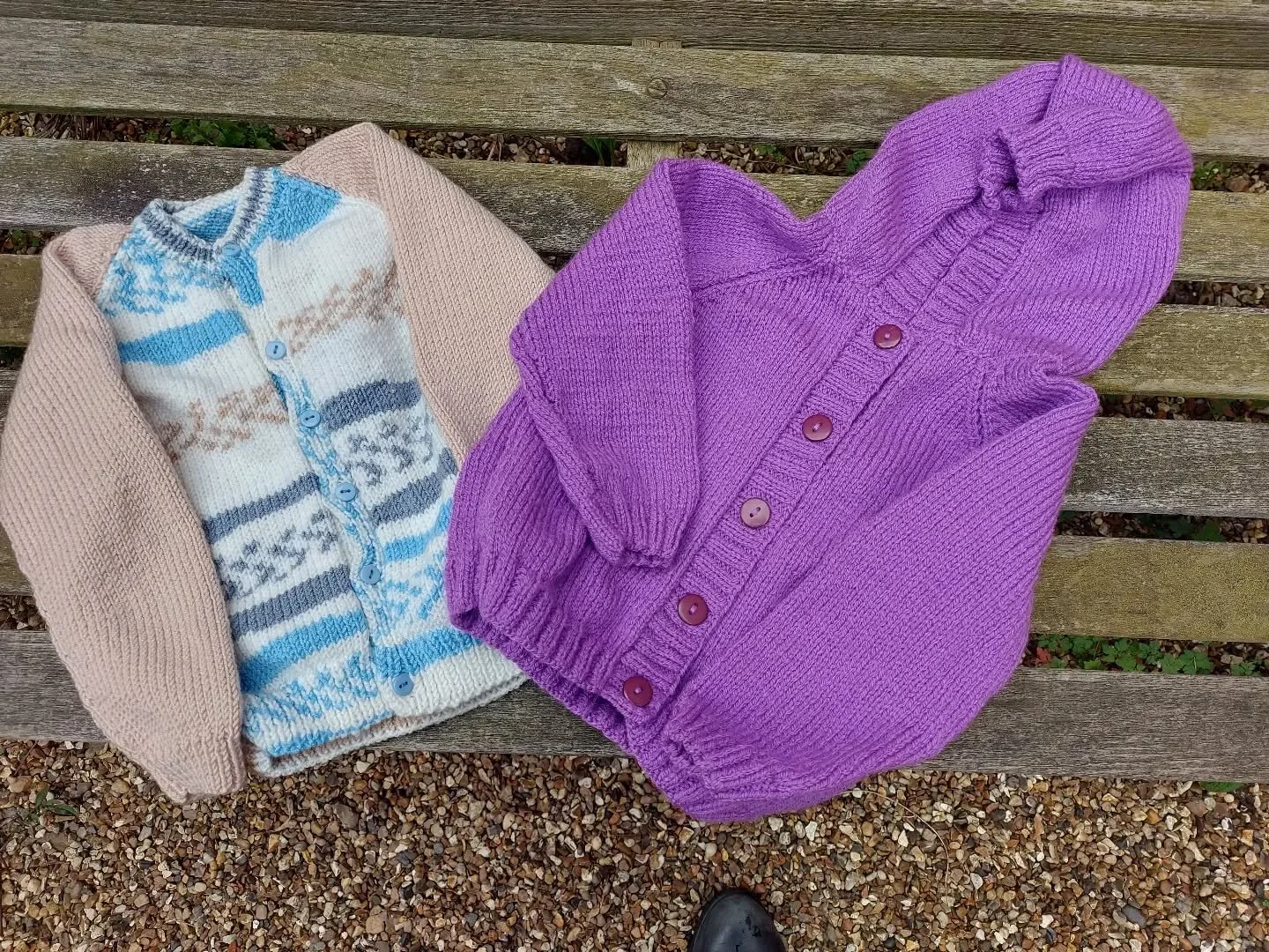 Hoodie? Check.  Colour interest? Check. These great additions to any outfit have been sent to us anonymously. They will be on their way to someone who will appreciate their cosiness very soon. 

Thank you, Knitters and Crocheters. These are our Knit 