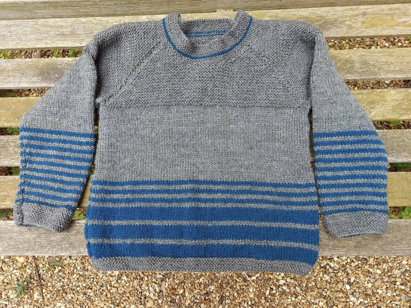Elaine in Sudbury has sent us this stylish jumper. We love the stripe and texture details as well as the blue highlight at the neckline. 

Thank you, Elaine. This is our Knit of the Day!

#knitoftheday #handknitting #handmade jumper #charity #knittin