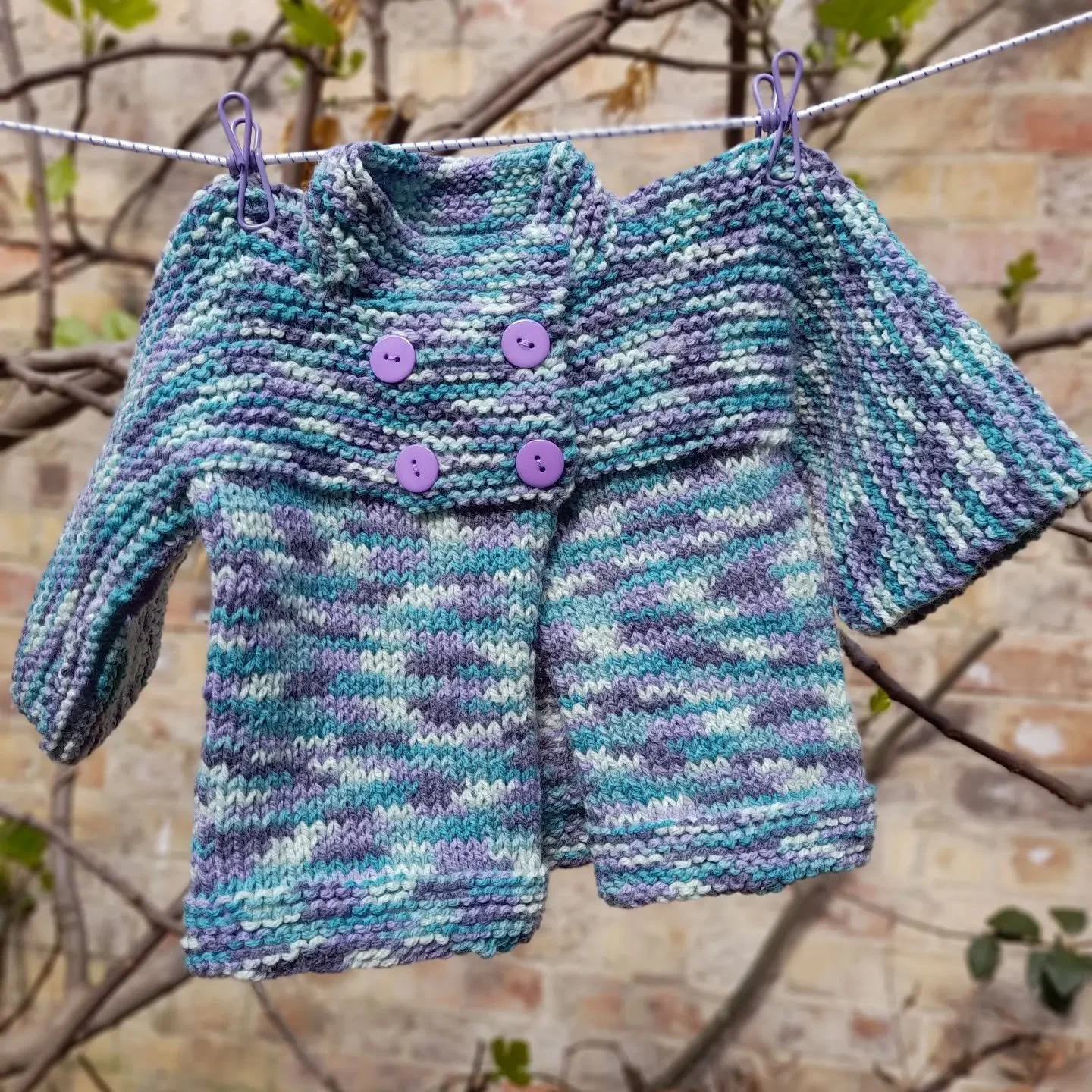 Soroptimists International Crosby have sent us a brilliant bundle of yarny delights. We love this stylish little coat, which will enhance any wardrobe. 

Thank you, Soroptimists. This is our Knit of the Day!

#knitoftheday #handknit #handknitting #ya