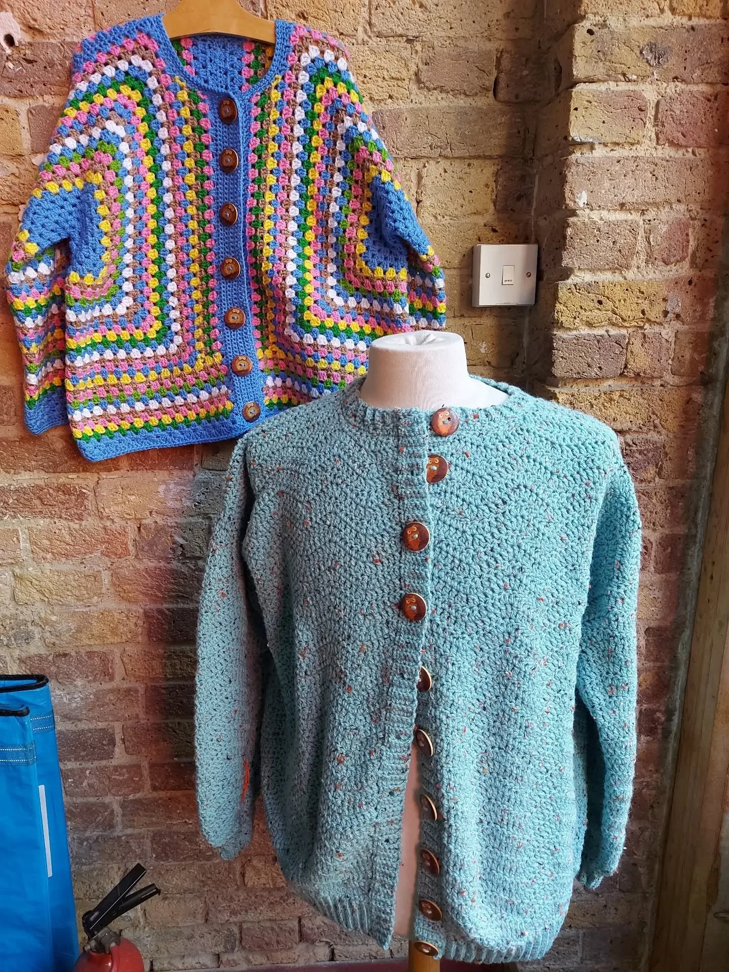Crochet Anon has sent us these stylish cardigans. Each has its own distinctive style, and we love them both. They will be very useful on a cool summer evening. 

Thank you, Crocheters. These are our Crochet of the Day!

#crochetoftheday #handmade #cr