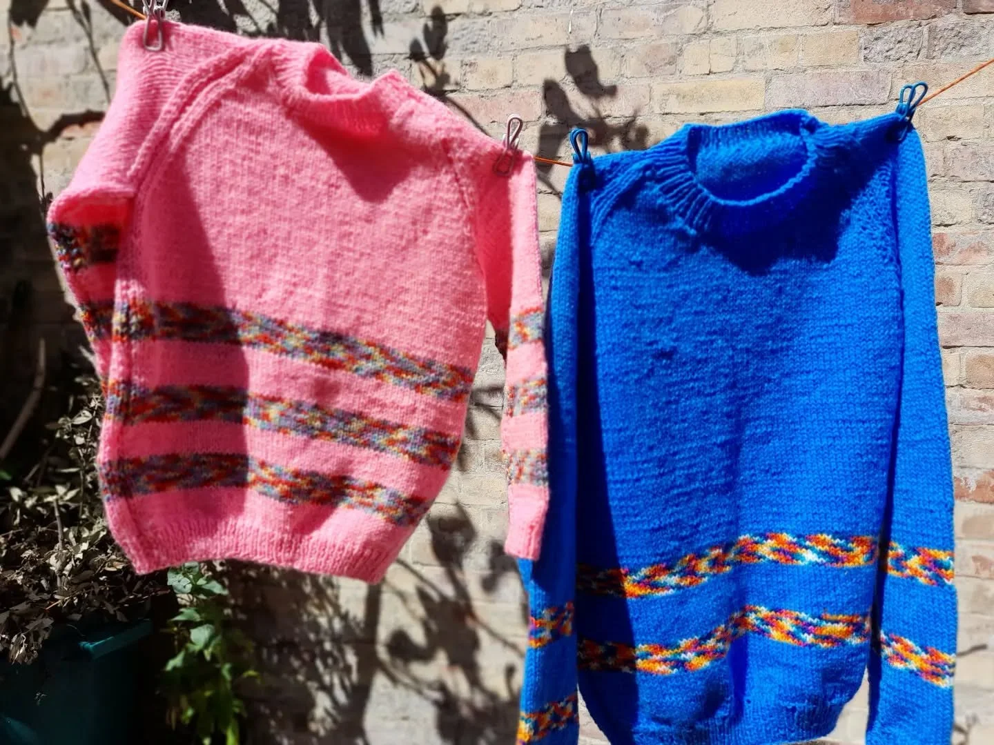 Margaret in Finedon sent us a bundle of yarny loveliness, and these especially caught our eye.  The stripe detail in both the body and the sleeves lends extra style and interest.  It's a simple but very effective style choice. 

Thank you, Margaret. 