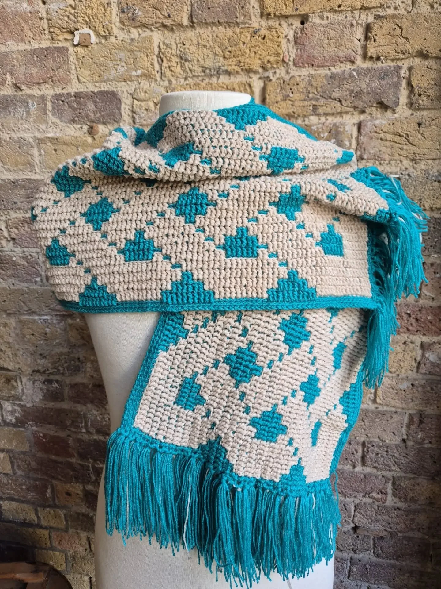 In her note, Helene in Canterbury wrote something with which we can all probably sympathise. She said that she had started out with the intention of making a blanket, but that it was taking so long that she turned it into a wide scarf instead. 

It's