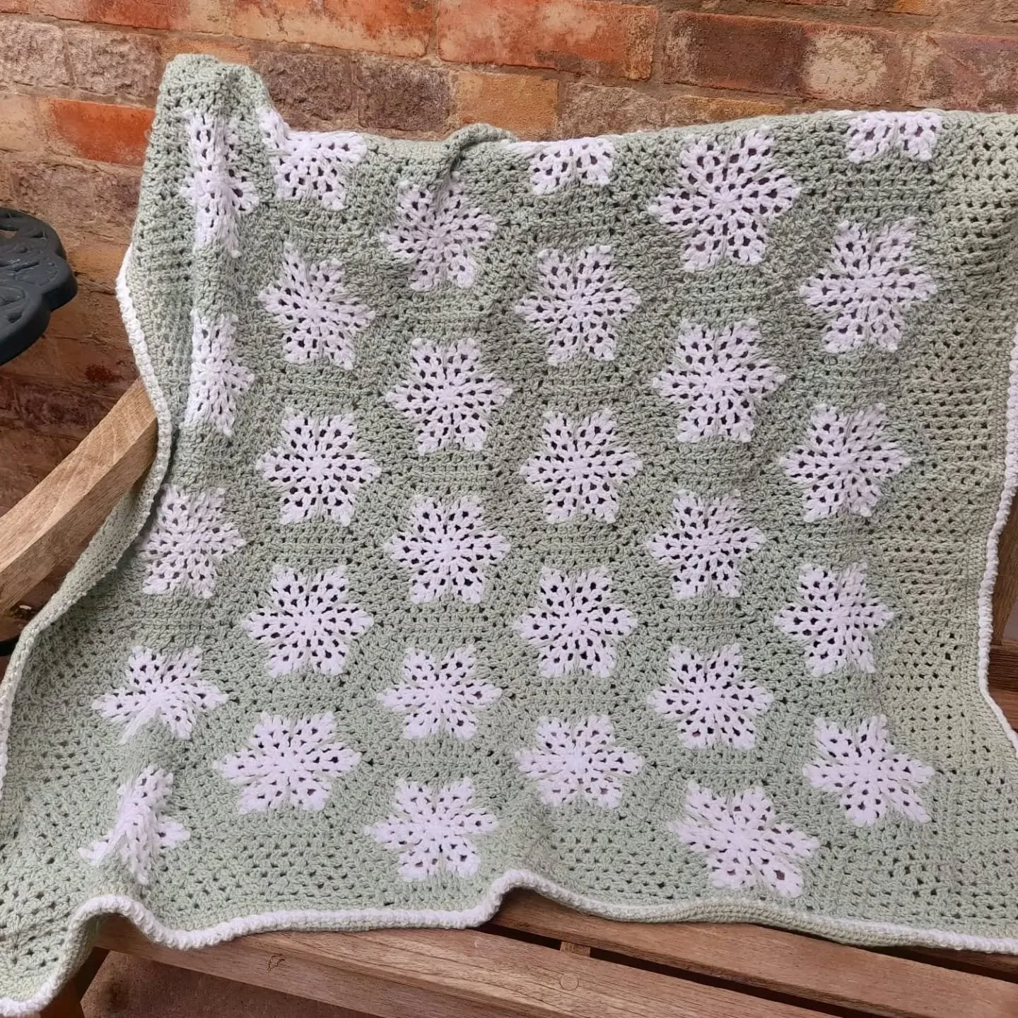 A very clever crocheter in Milton Keynes has sent us this beautiful blanket.  We love the subtle colours and the geometric design, and it has been so skillfully made. 

Thank you, Crocheters and Knitters. This is our Crochet of the Day!

#crochetofth