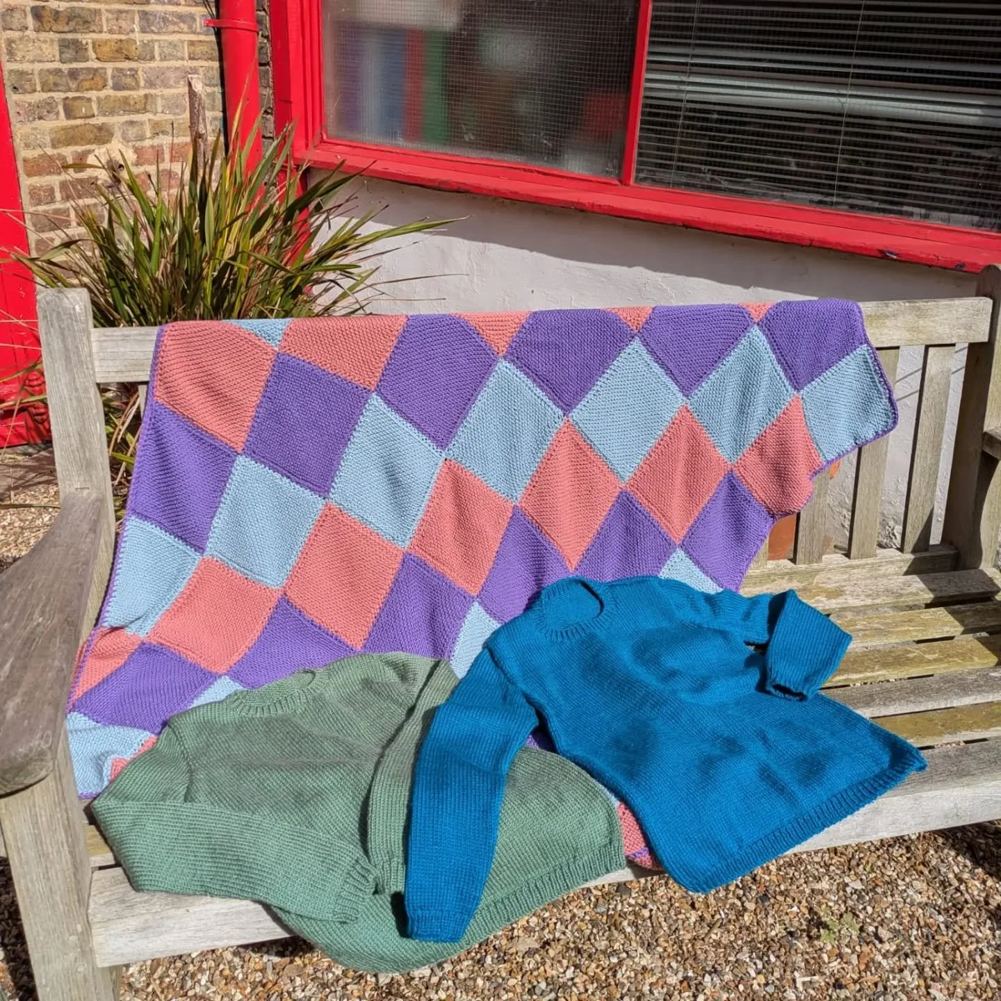 Jane in Aberfeldy has sent us a lovely bundle of yarny goodies.  These large children's jumpers are perfect, cosy and in great colours.  The blanket will bring a bright hug wherever it goes. 

Thank you, Jane. These are our Knit of the Day. 

#knitof