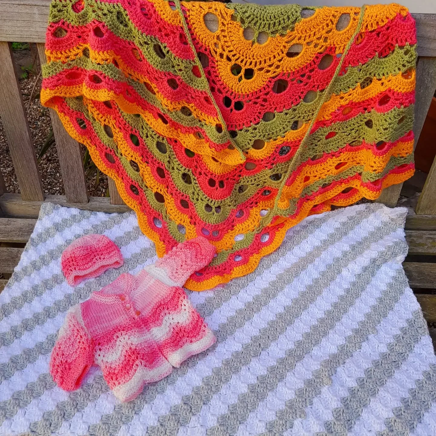 Mary in Otterburn has sent us these lovely things. Warm bright colours will always remind us of summer when the weather cools again.  We love the combinations. 

Thank you, Mary.  These are our Knit and Crochet of the Day!

#knitoftheday #crochetofth