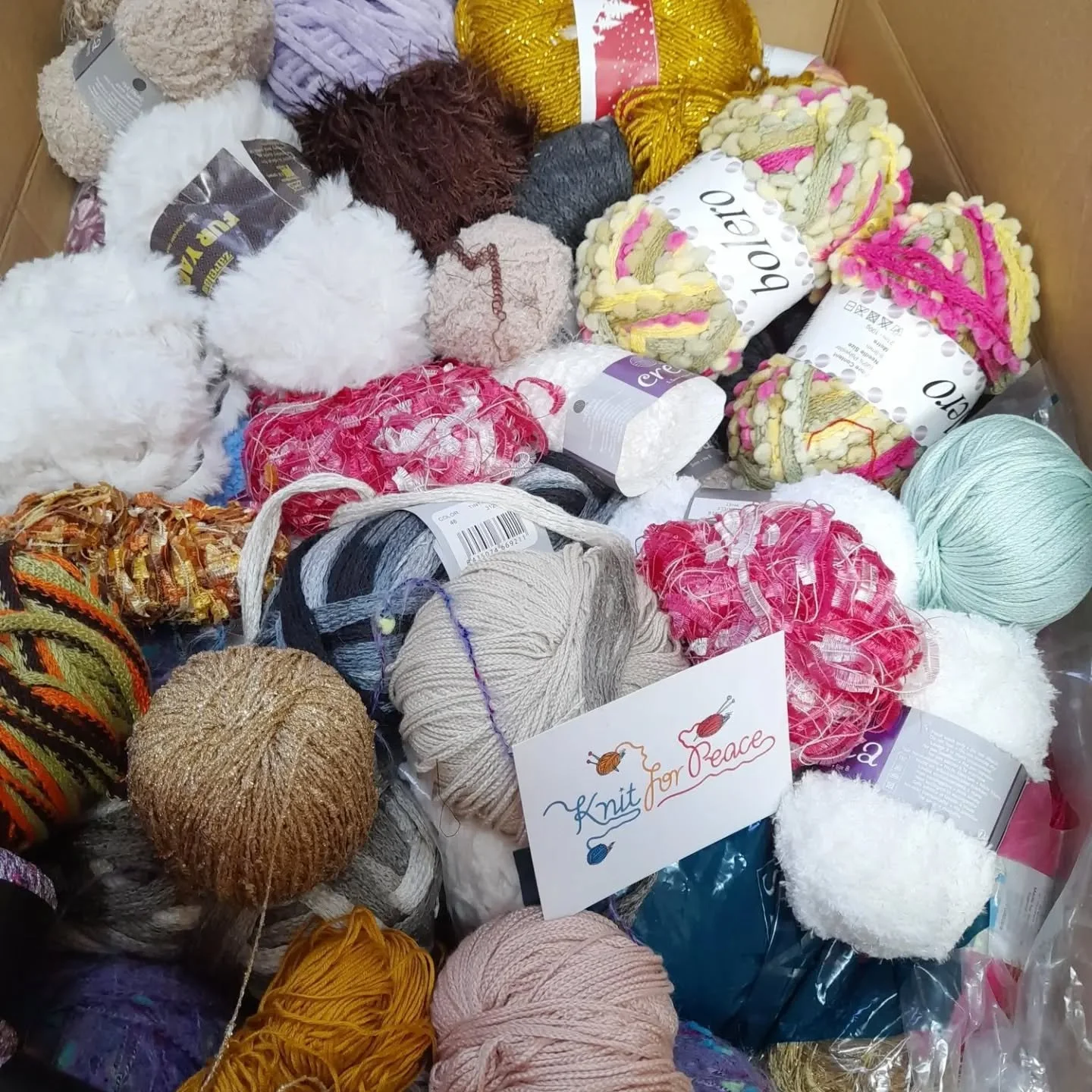 Stashbusters are back in stock!  We've a very limited stock of our famous mixed boxes in our online shop.  We have three varieties.

The &pound;40 box contains a mix of complete and nearly complete balls of yarn

The &pound;35 fancy box contains nove