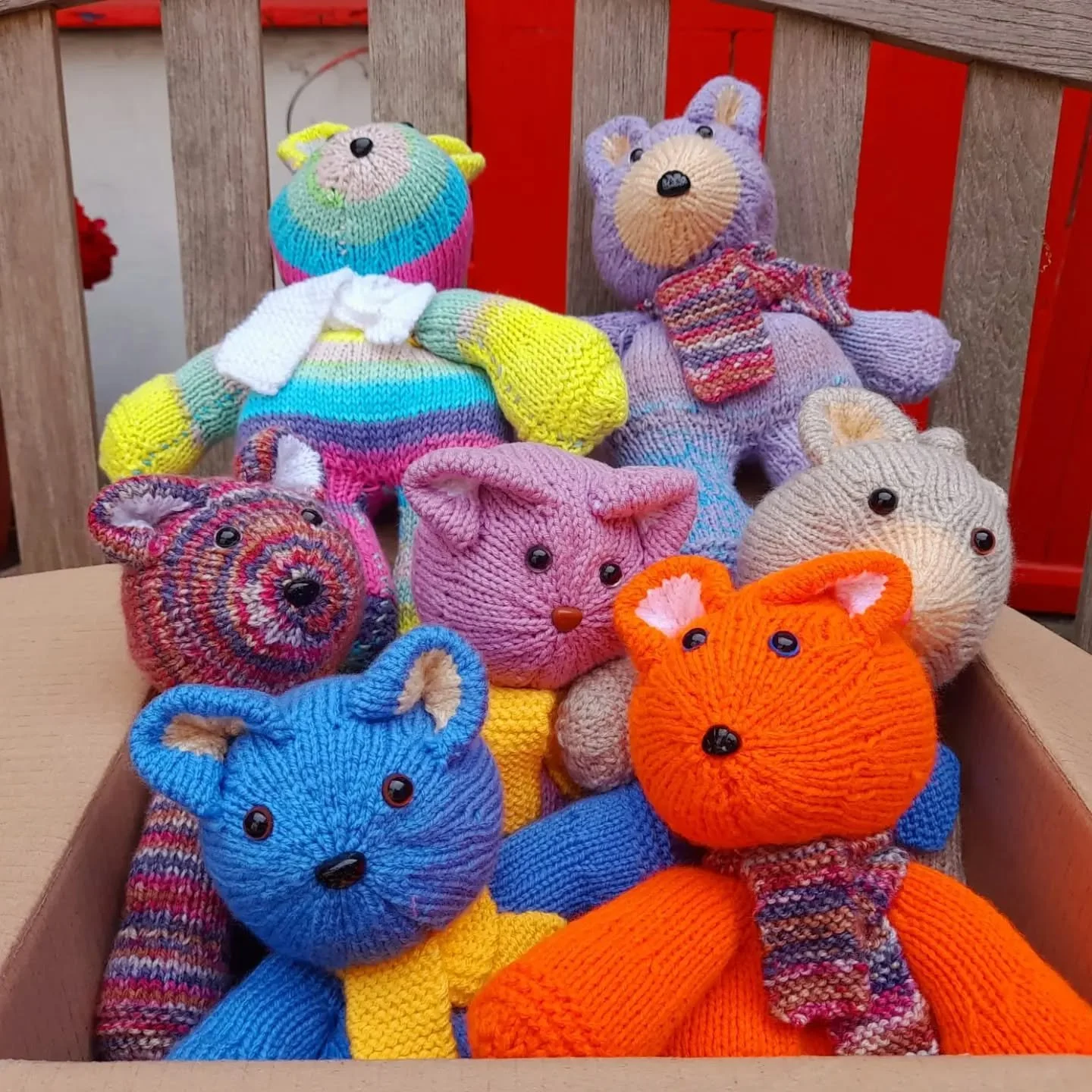 This wonderful box of friends was sent to us anonymously.  We'll be sending them off to their new forever homes to be loved and cuddled as soon as we can.

Thank you to all our Knitters and Crocheters. We couldn't do it without you!

These are our Kn