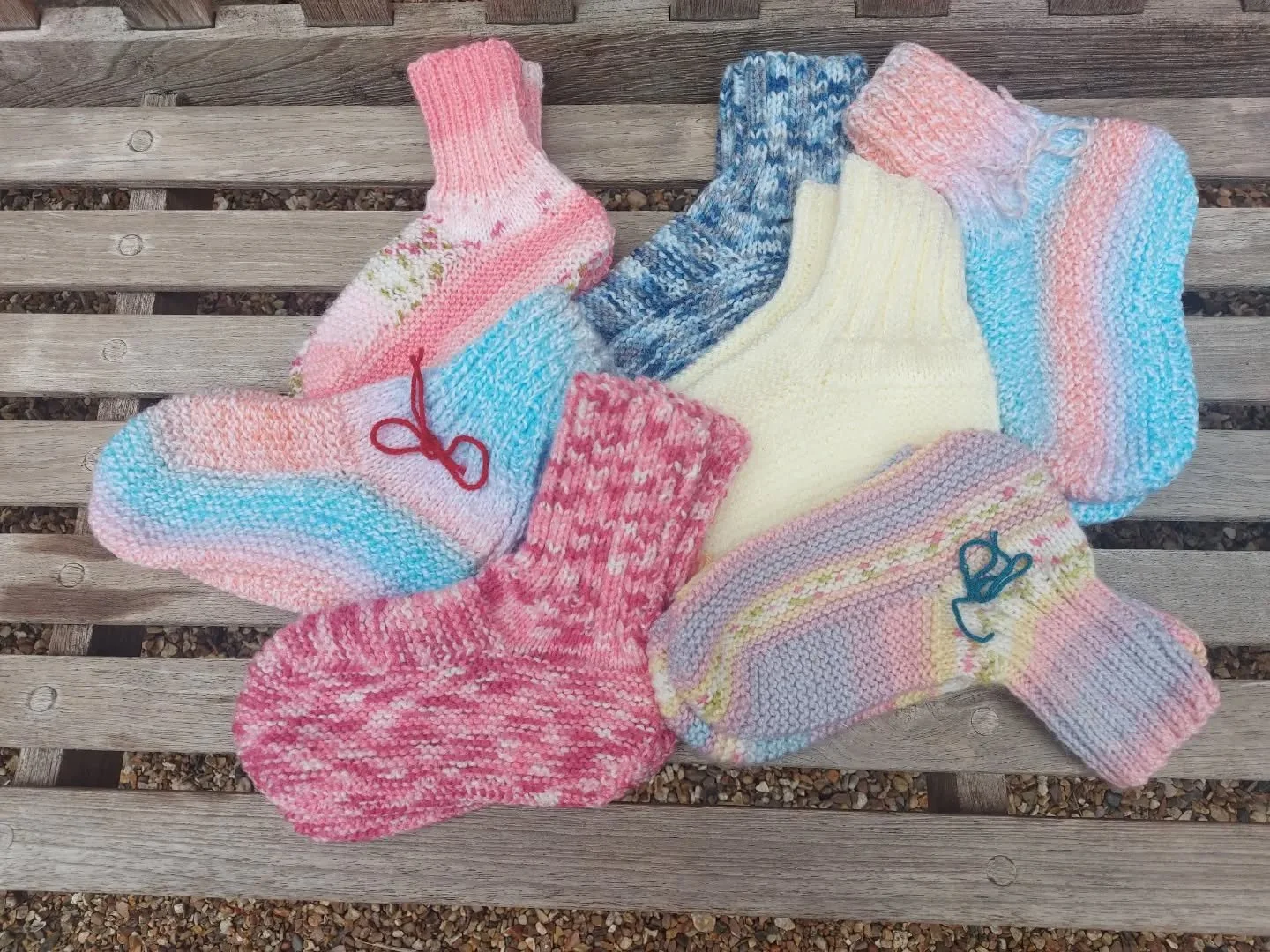 St James Methodist Church in Ebbw Vale sent us a cornucopia of yarny delights, including these fun and colourful socks. Cosy toes for when the weather turns cool!

Thank you, St James. These are our Knit of the Day!

#knitoftheday #handknitting #yarn