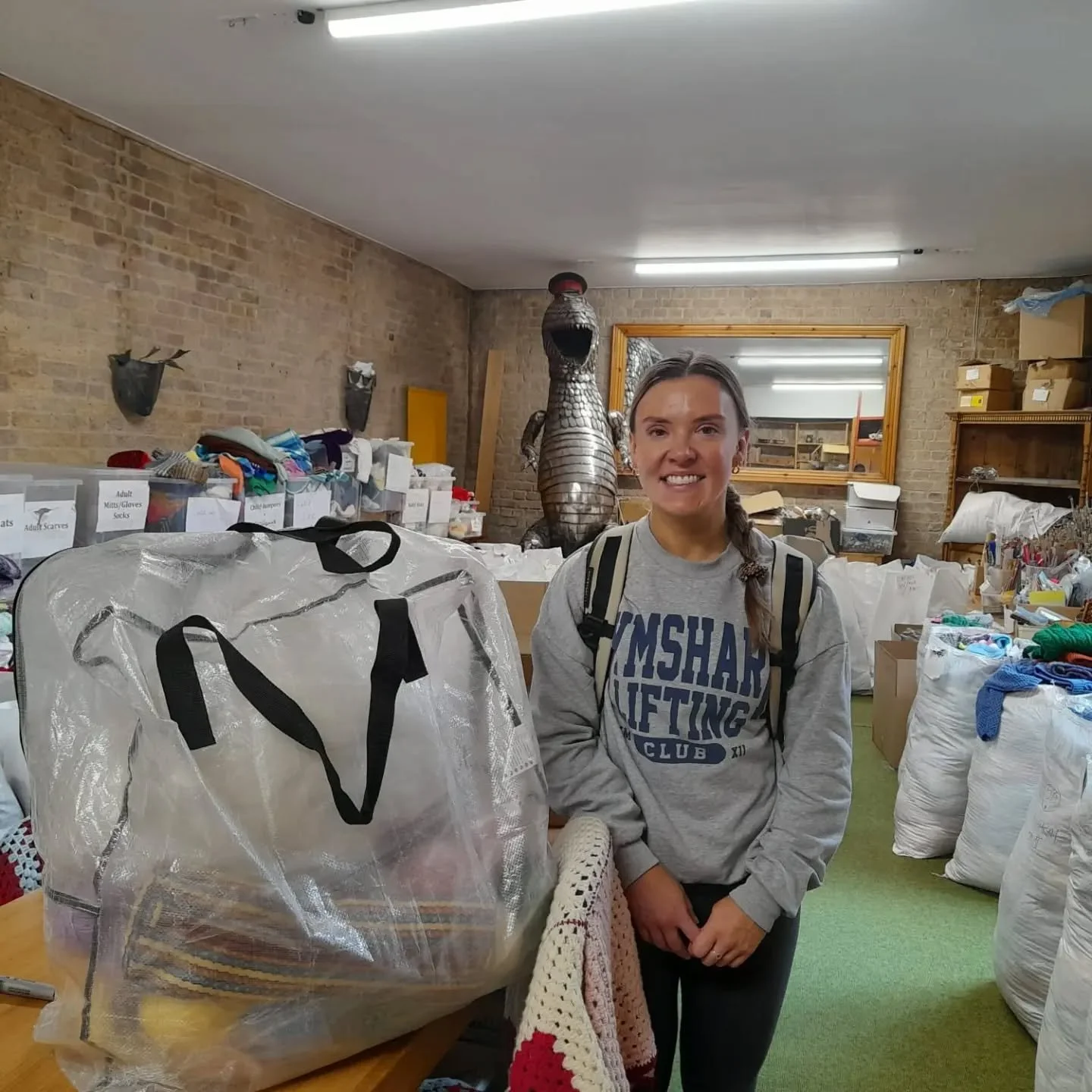 Lauren came from Essex on her way to work at Paddington Hospital to pick up yarn for her group to knit hearts to give to patients and relatives at the end of life care unit. It was lovely to meet such a bubbly, positive Lady.

We're delighted to supp