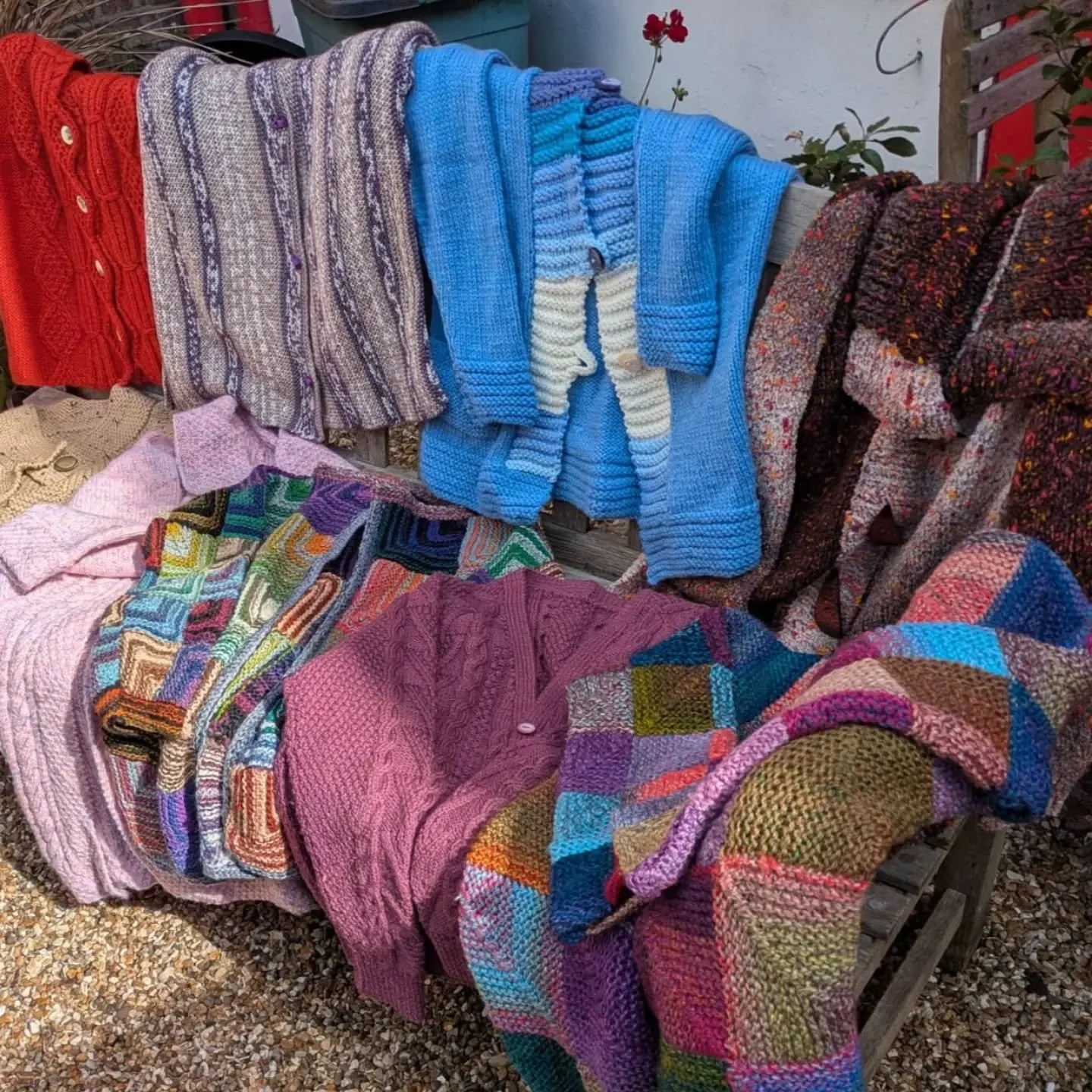 A Nony Mous has sentbus this extraordinary collection of cardigans. So many colours and textures to admire, so many hours and such skill. 

Thank you, Knitters and Crocheters, for all your donations

These are our Knit of the Day!

#knitoftheday #han