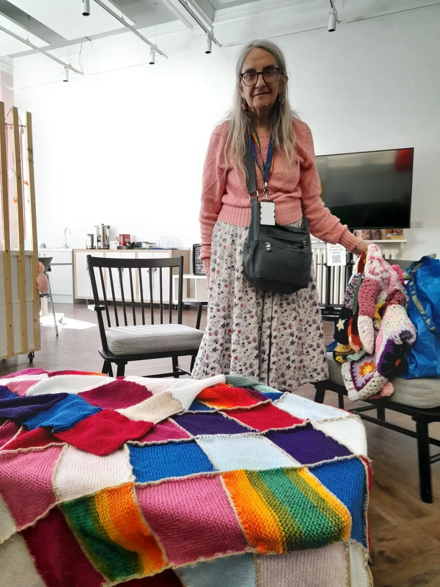 Our collaboration with Westminster Council and its Threads of Elegance events and programmes is continuing and growing. 

Gillian works at Victoria Library and has been accepting squares from KFP and sewing them up in her spare time ! The Library hos