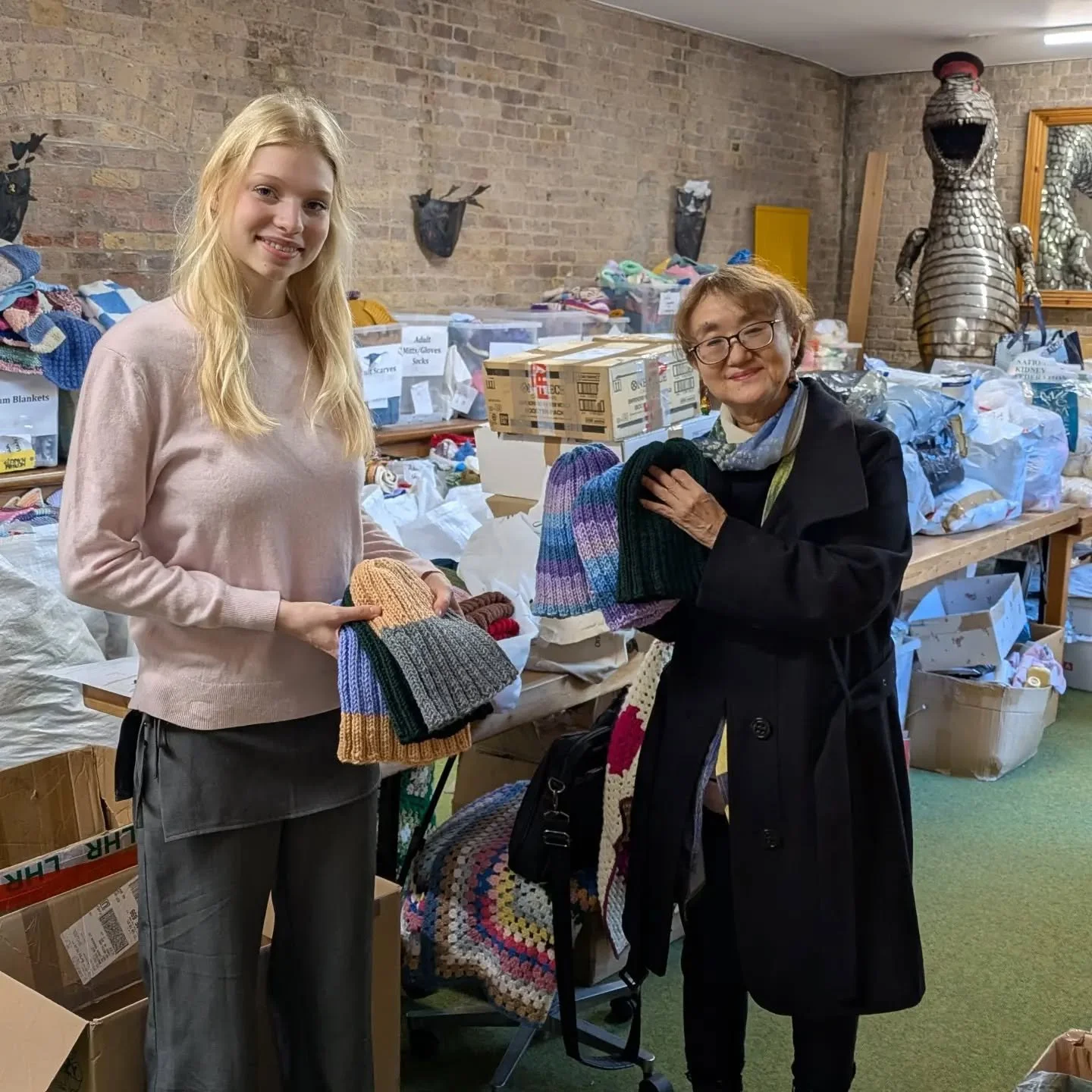 We were delighted to receive a visit from Yuni, who came all the way from NYC to bring 30 adult hats to donate. 

Yuni is a Professor at the Fashion Institute of Technology (FIT) and is part of a volunteer knitting group @nycloseknits.  She told us s