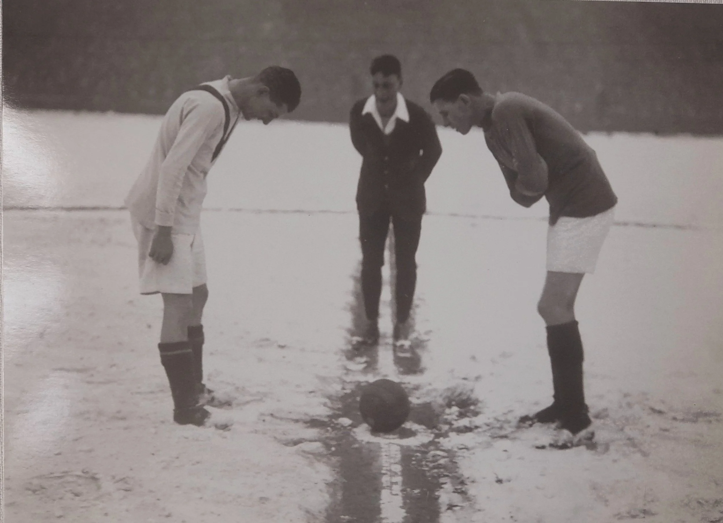 Kick off in the Snow pack of 5 large Christmas Cards GoS