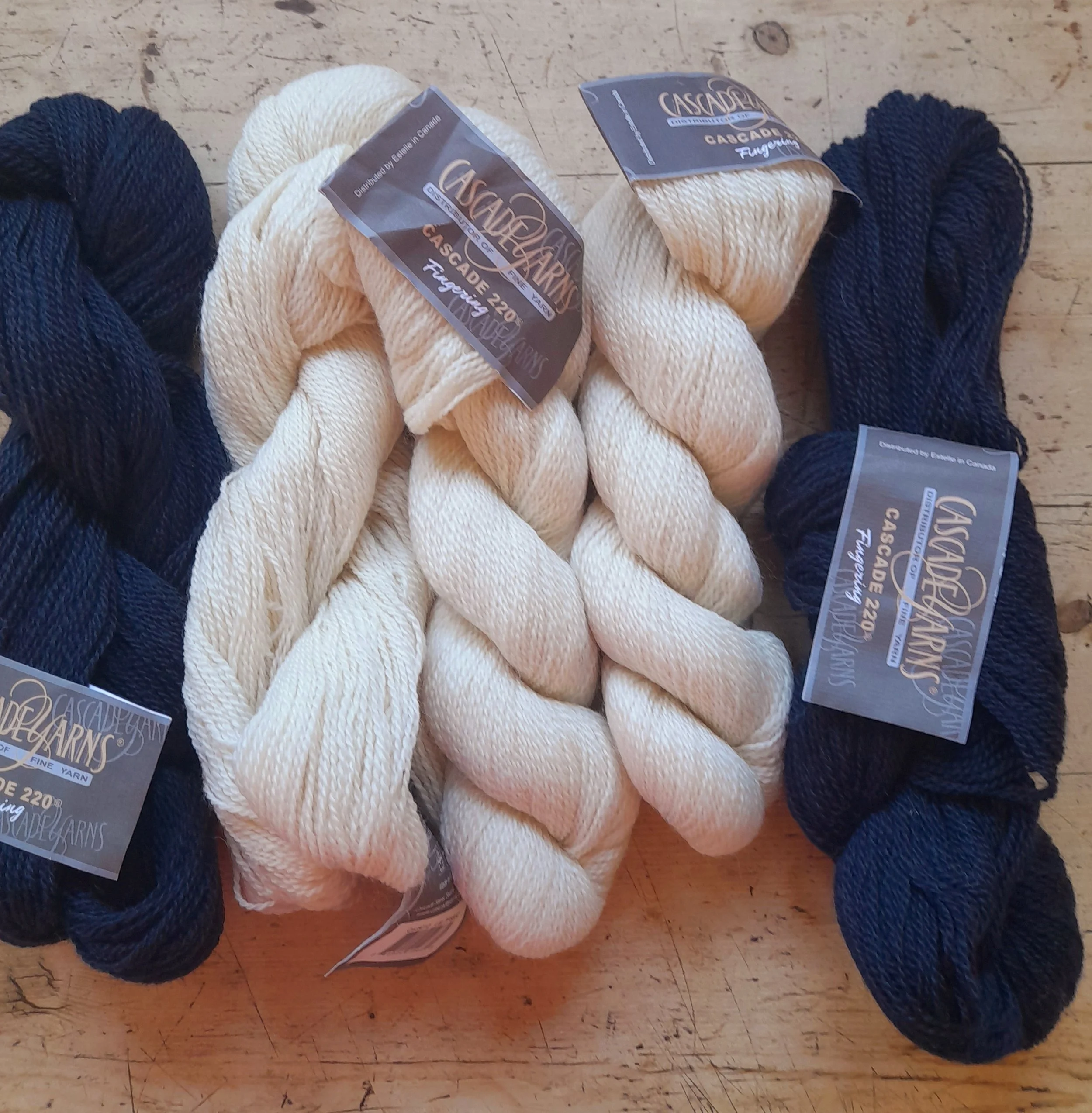 Cascade 220 Fingering Peruvian Highland Wool 4 ply 200g